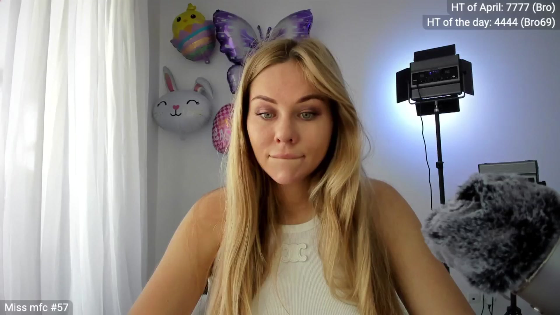 Gallery image thumbnail from Linda_0nline's myfreecams stream on, 04/14/2026, 10:30 image 15 of 20