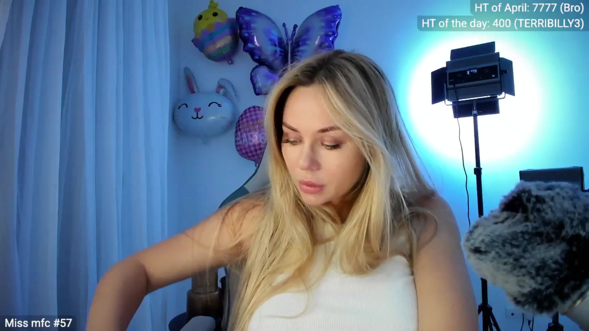 Gallery image thumbnail from Linda_0nline's myfreecams stream on, 04/14/2026, 19:27 image 4 of 20
