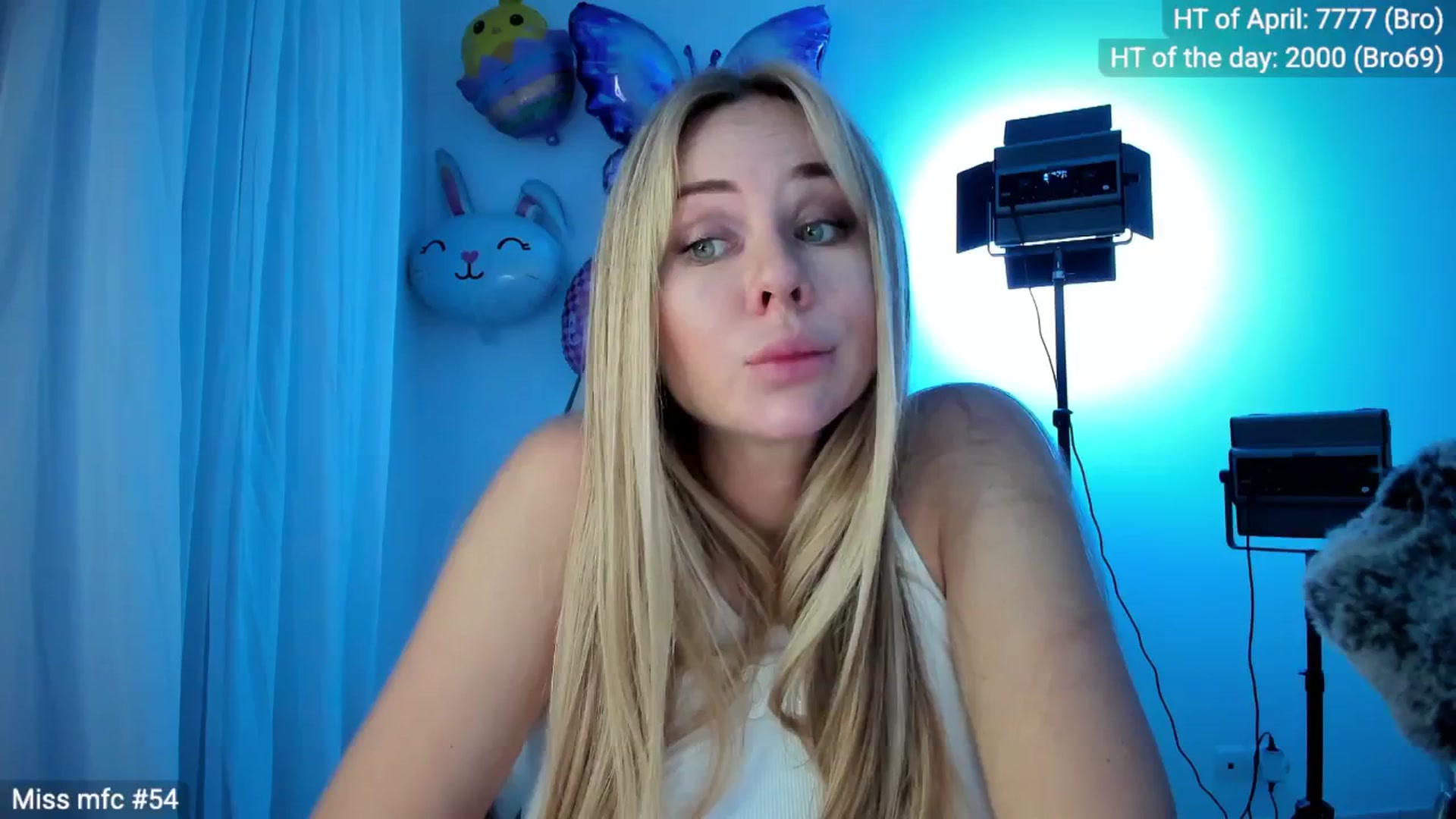 Gallery image thumbnail from Linda_0nline's myfreecams stream on, 04/18/2026, 19:54 image 15 of 20