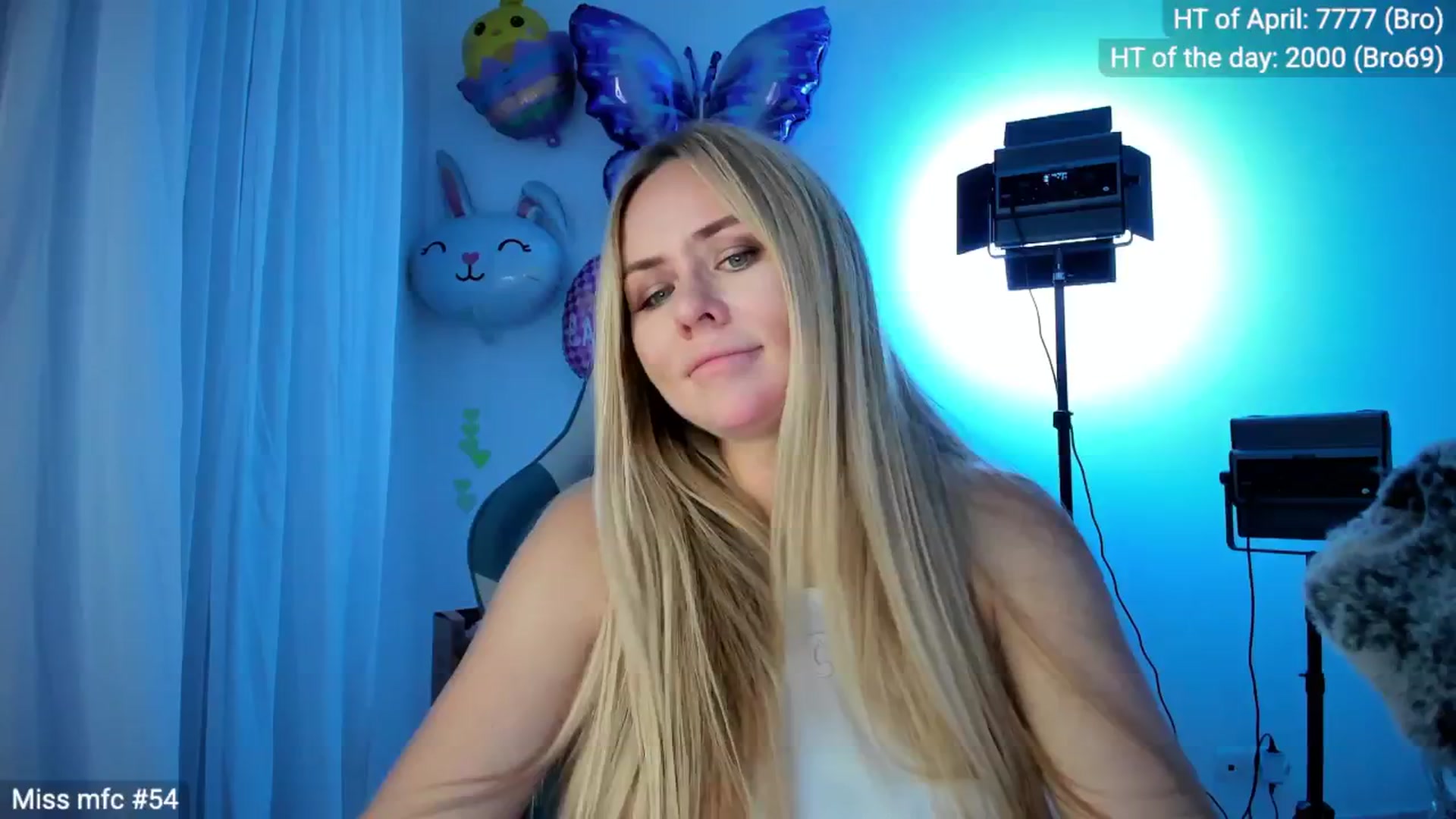 Gallery image thumbnail from Linda_0nline's myfreecams stream on, 04/18/2026, 19:54 image 6 of 20