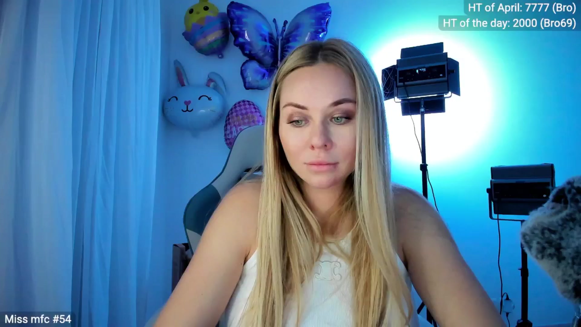 Gallery image thumbnail from Linda_0nline's myfreecams stream on, 04/18/2026, 19:54 image 17 of 20
