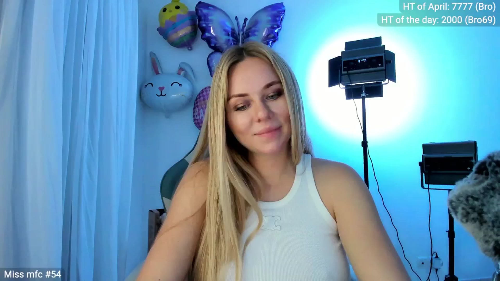 Gallery image thumbnail from Linda_0nline's myfreecams stream on, 04/18/2026, 19:54 image 12 of 20