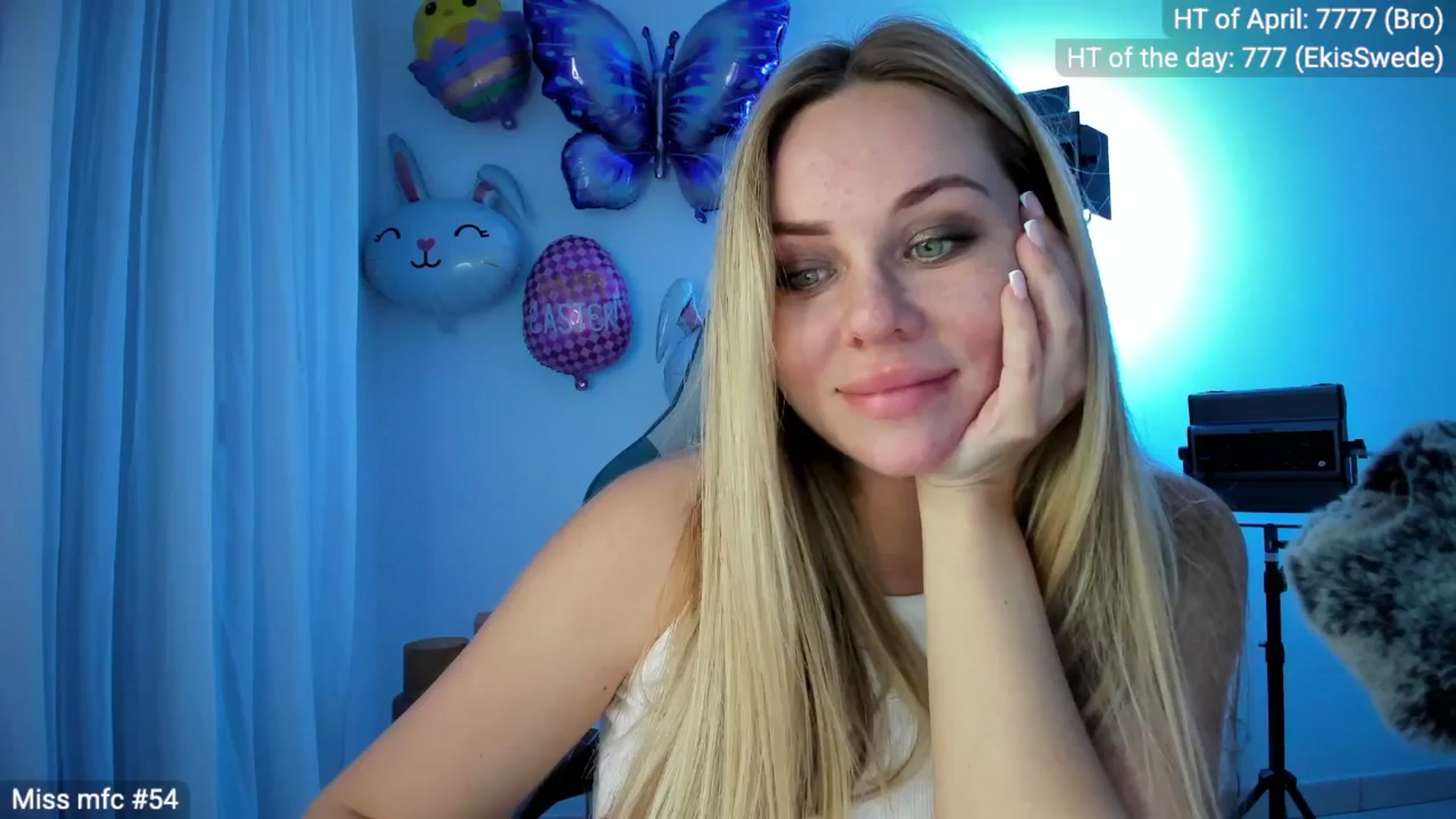 Gallery image thumbnail from Linda_0nline's myfreecams stream on, 04/19/2026, 19:42 image 9 of 20