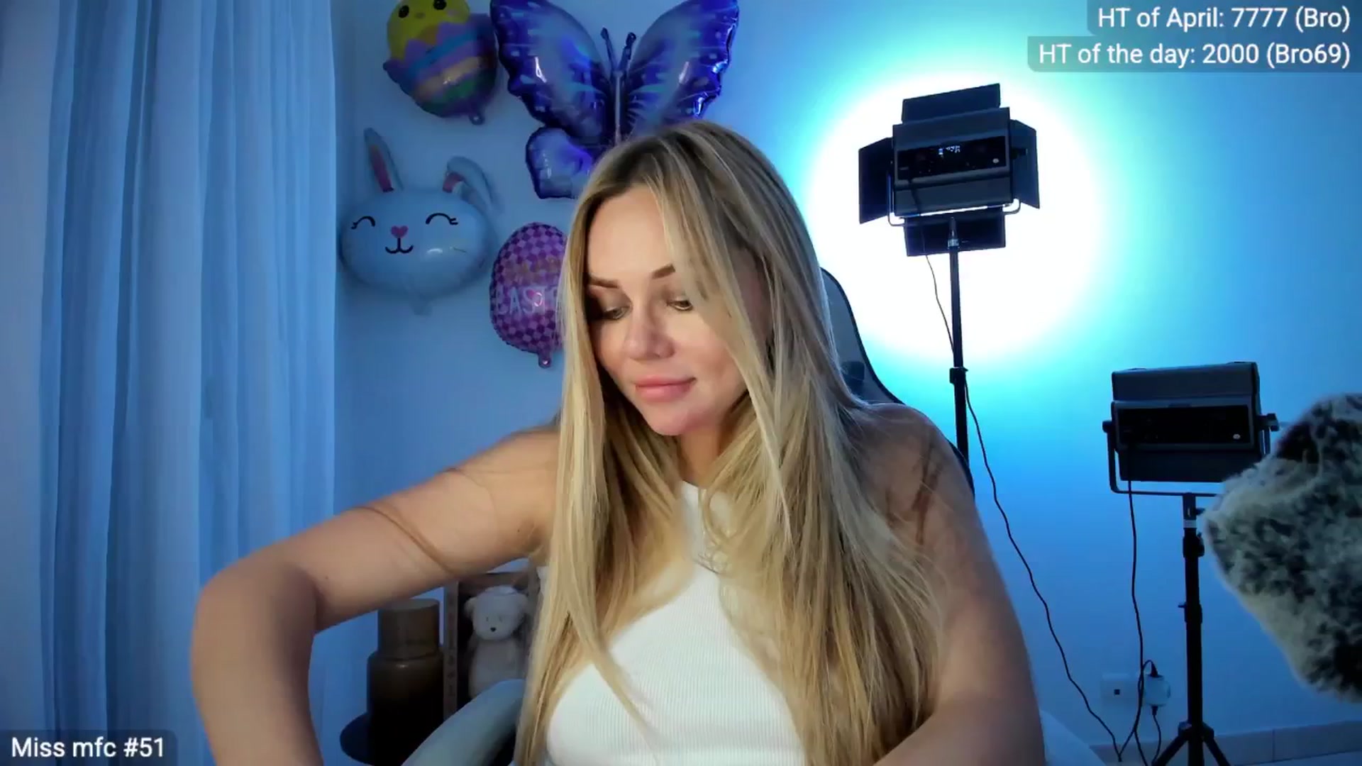 Gallery image thumbnail from Linda_0nline's myfreecams stream on, 04/19/2026, 19:42 image 16 of 20