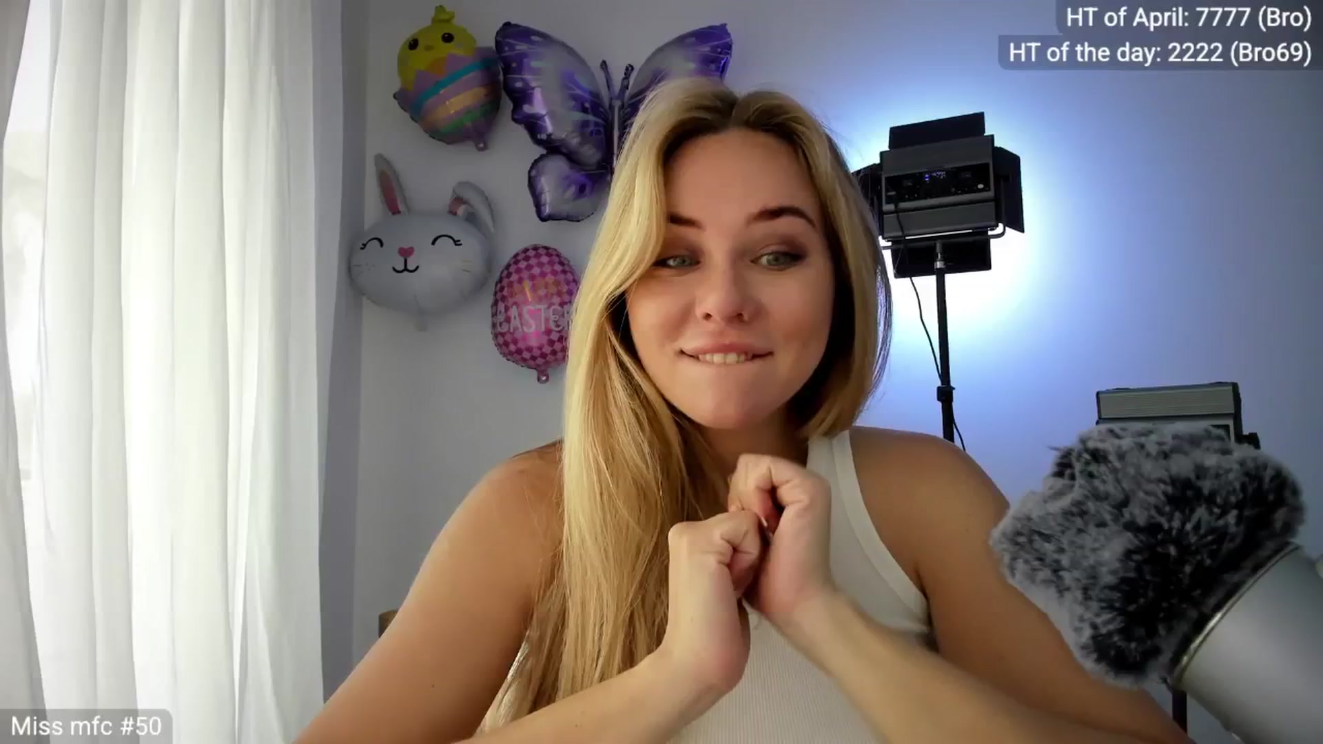 Gallery image thumbnail from Linda_0nline's myfreecams stream on, 04/22/2026, 10:16 image 17 of 20