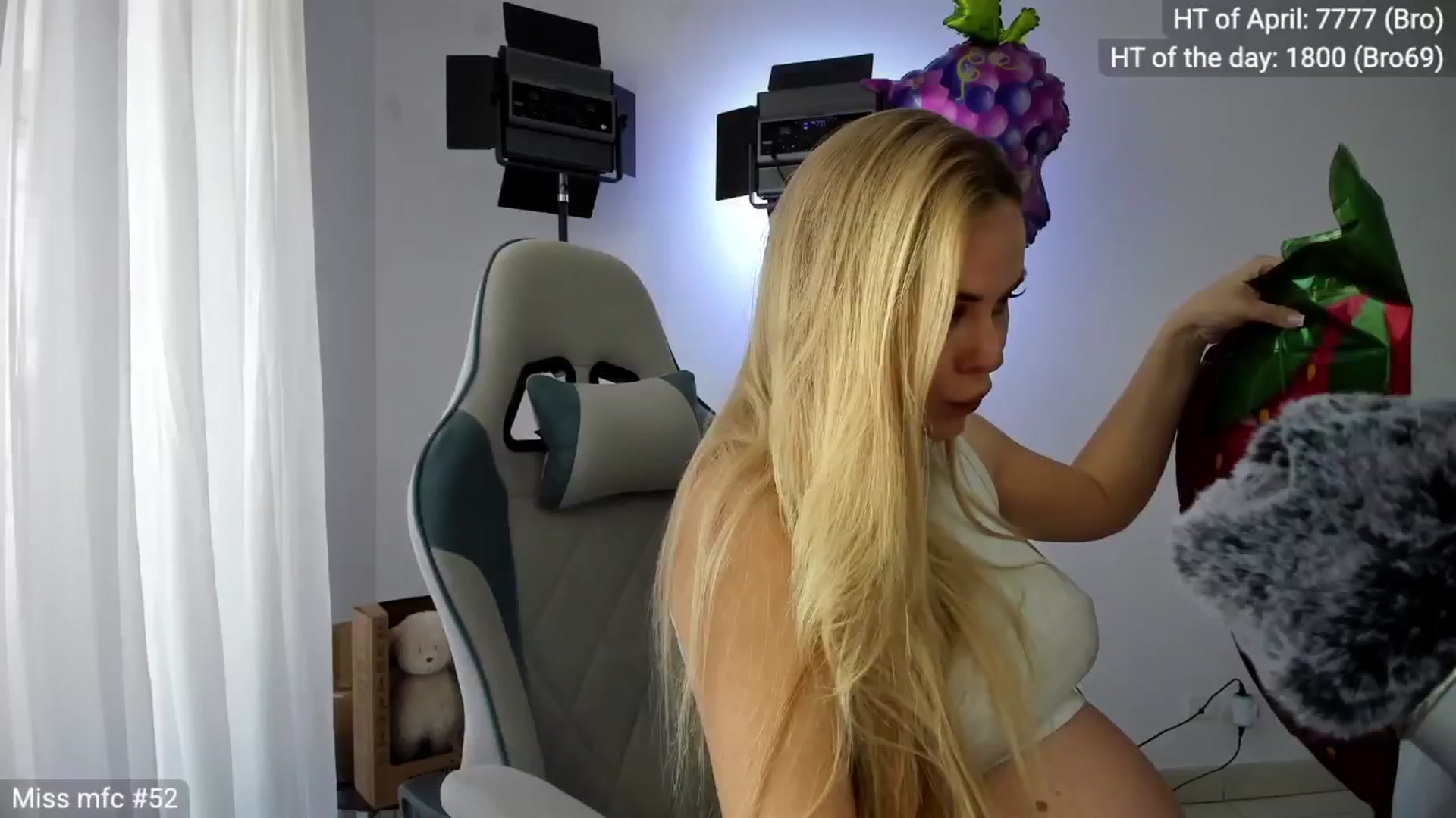 Gallery image thumbnail from Linda_0nline's myfreecams stream on, 04/24/2026, 09:59 image 7 of 20