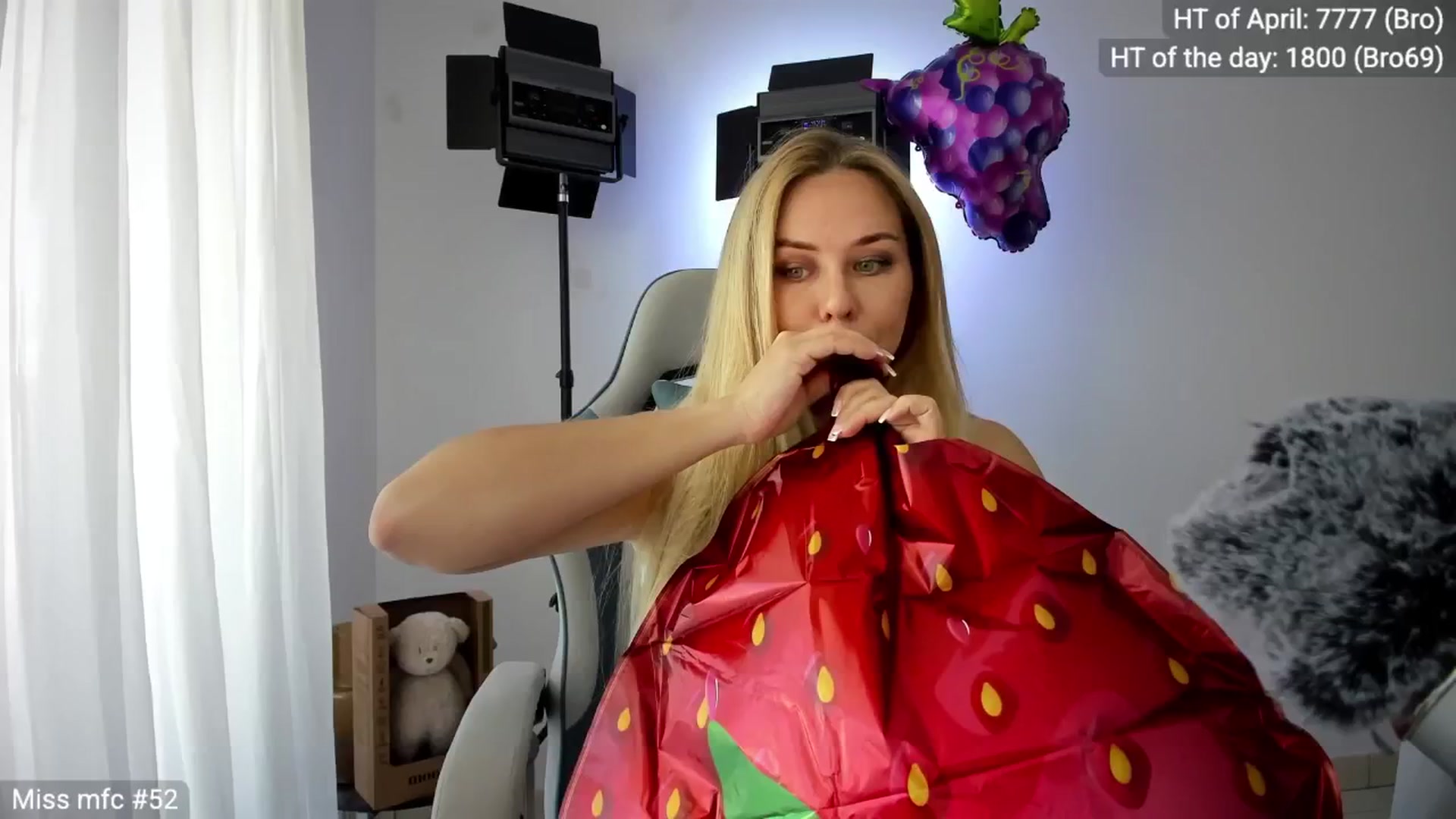 Gallery image thumbnail from Linda_0nline's myfreecams stream on, 04/24/2026, 09:59 image 11 of 20
