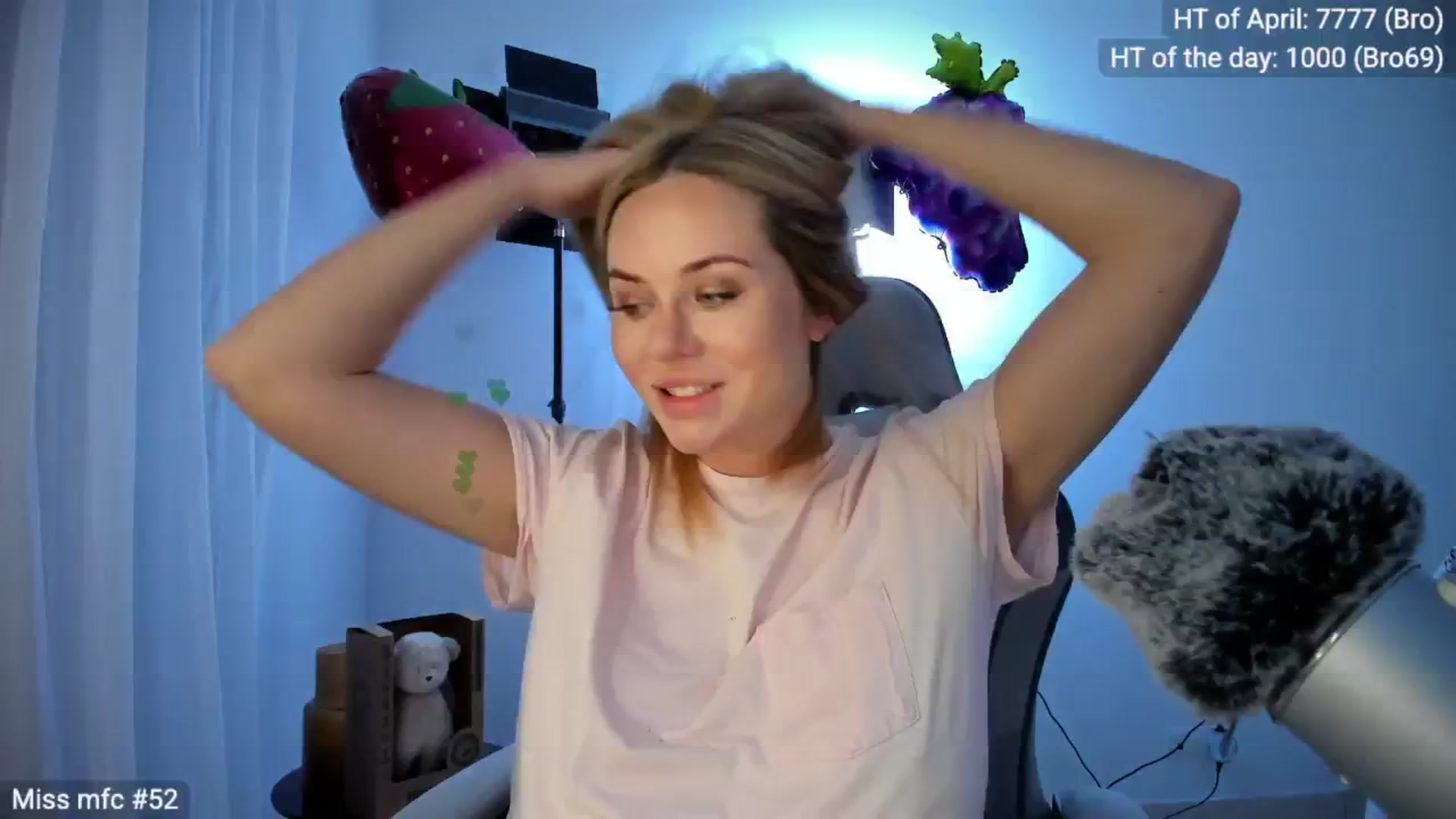 Gallery image thumbnail from Linda_0nline's myfreecams stream on, 04/25/2026, 20:04 image 4 of 20