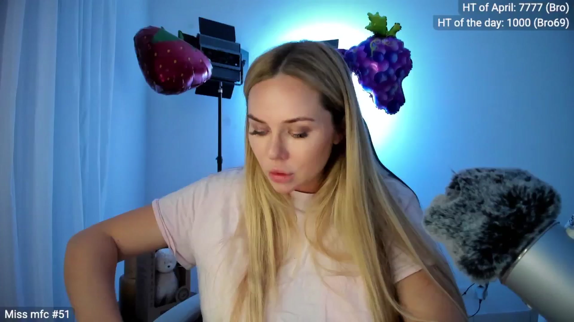 Gallery image thumbnail from Linda_0nline's myfreecams stream on, 04/25/2026, 20:04 image 15 of 20