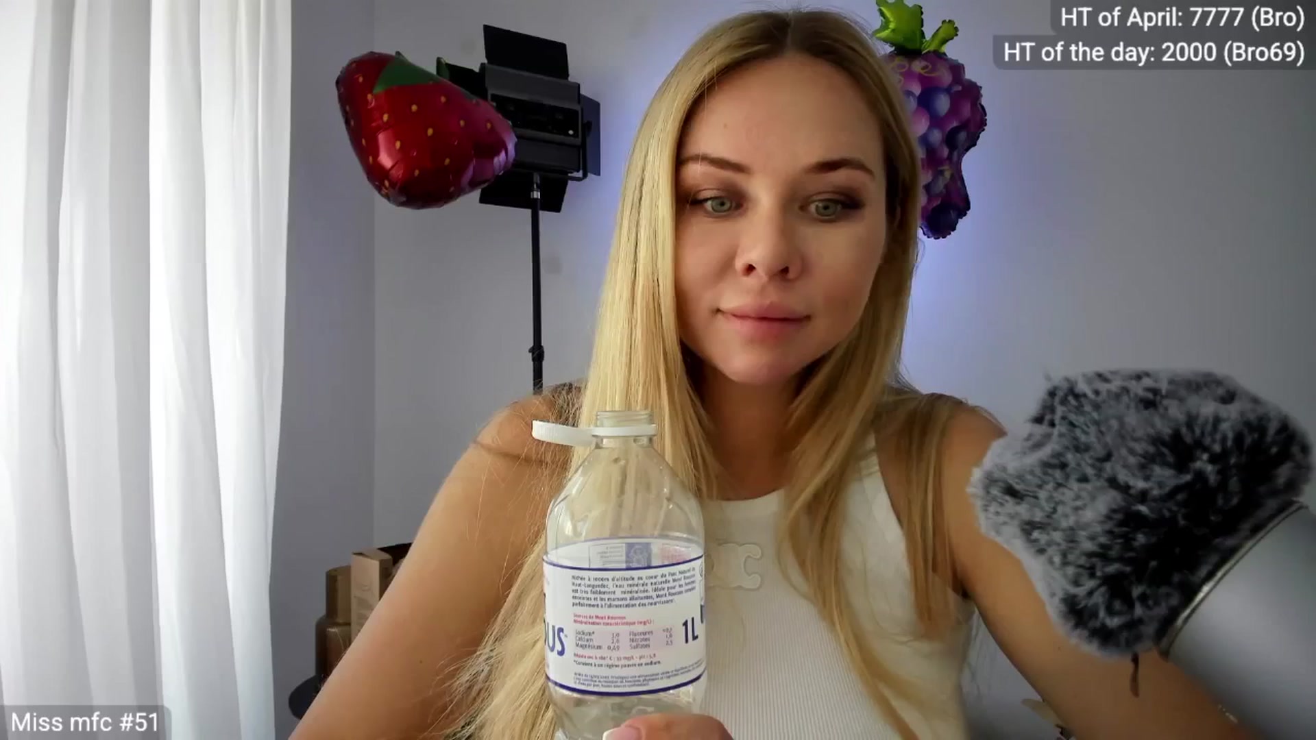 Gallery image thumbnail from Linda_0nline's myfreecams stream on, 04/27/2026, 10:11 image 14 of 20