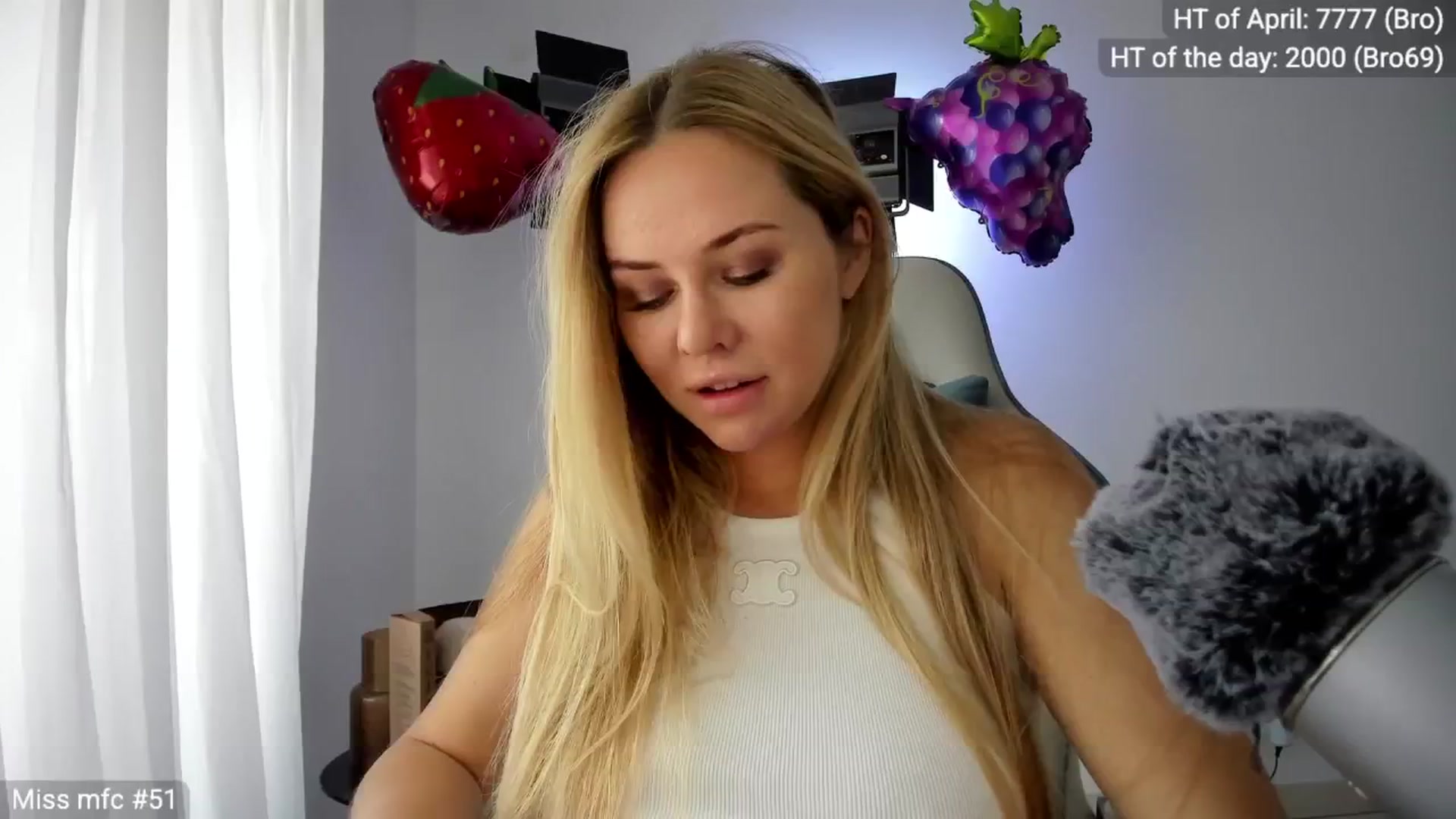 Gallery image thumbnail from Linda_0nline's myfreecams stream on, 04/27/2026, 10:11 image 13 of 20