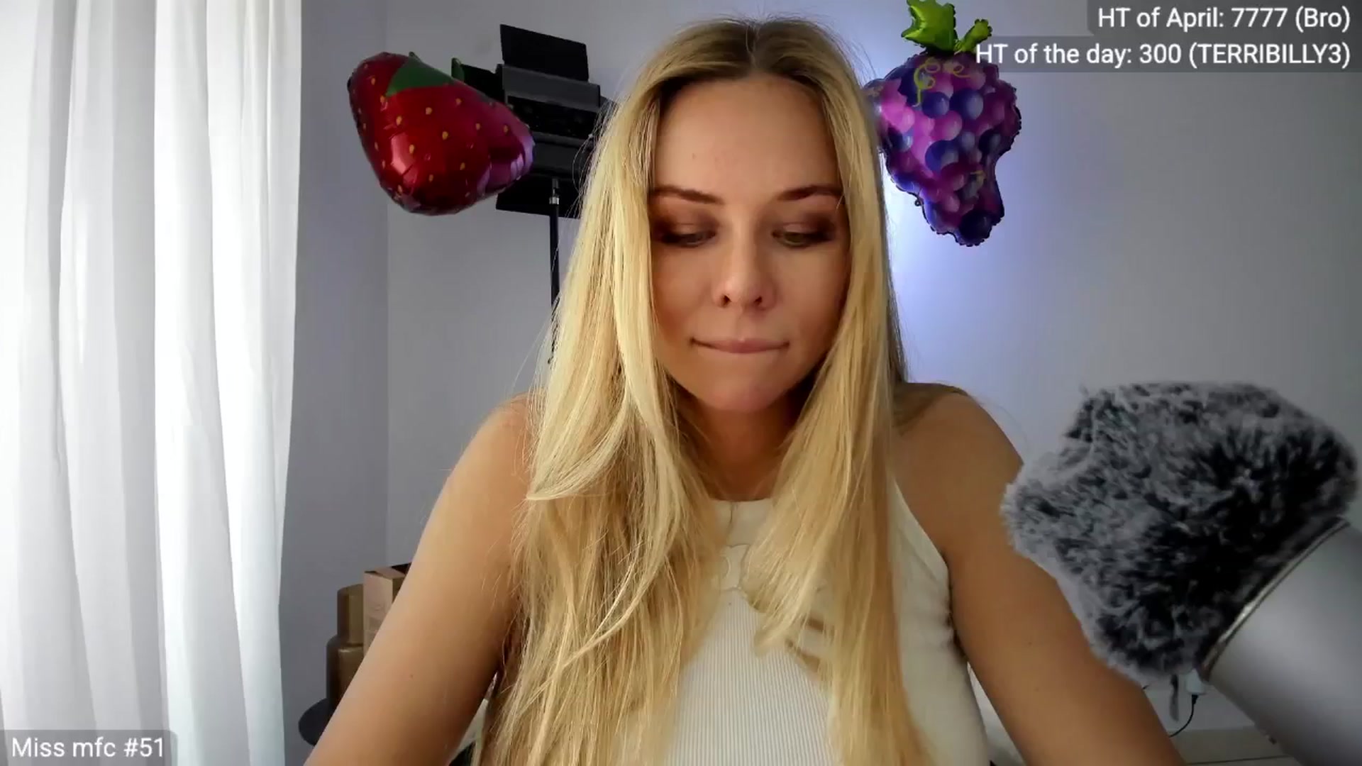 Gallery image thumbnail from Linda_0nline's myfreecams stream on, 04/27/2026, 10:11 image 7 of 20