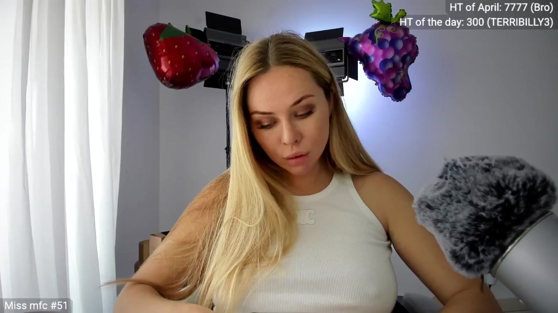 Gallery image thumbnail from Linda_0nline's myfreecams stream on, 04/27/2026, 10:11 image 2 of 20