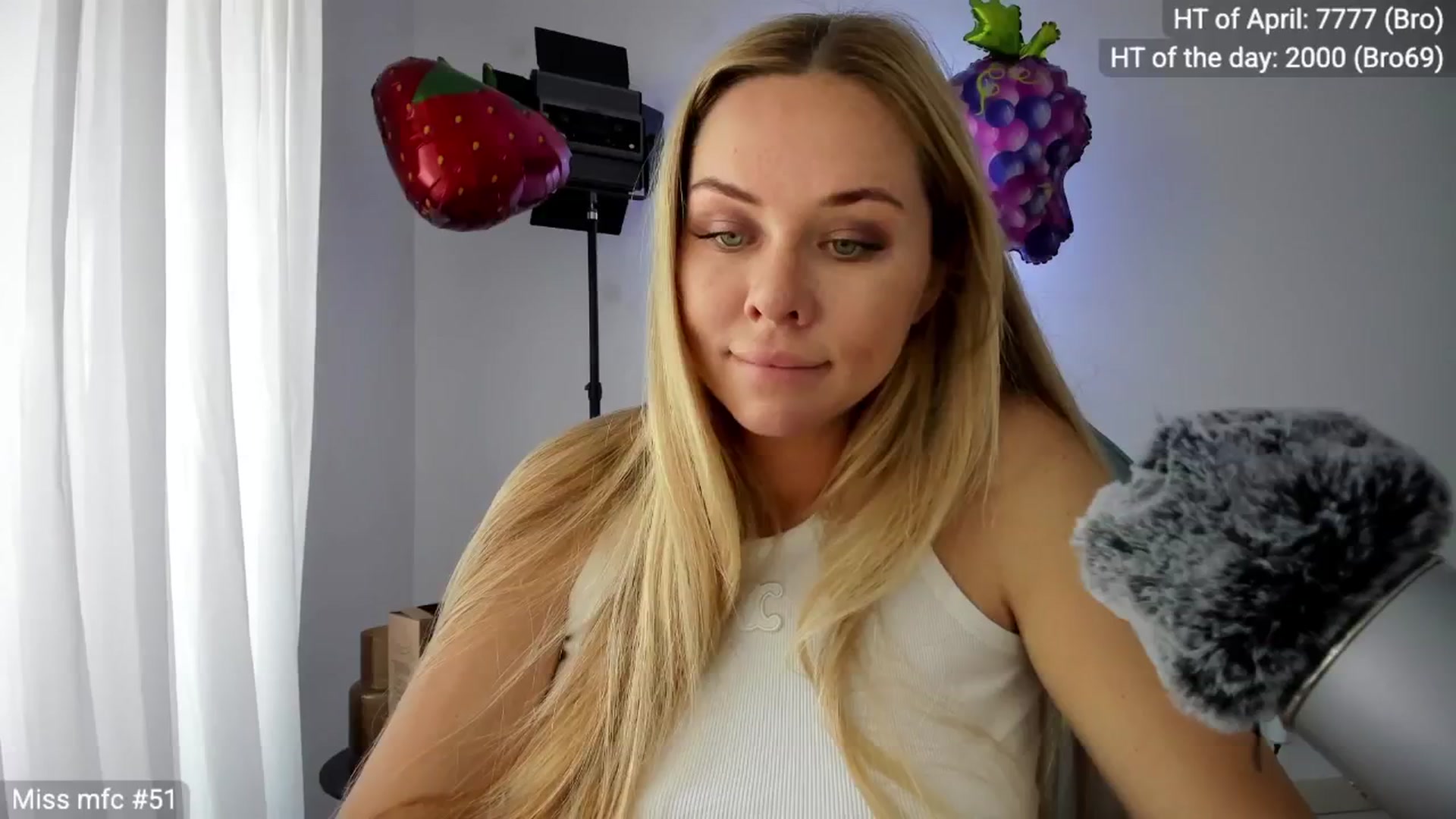 Gallery image thumbnail from Linda_0nline's myfreecams stream on, 04/27/2026, 10:11 image 16 of 20