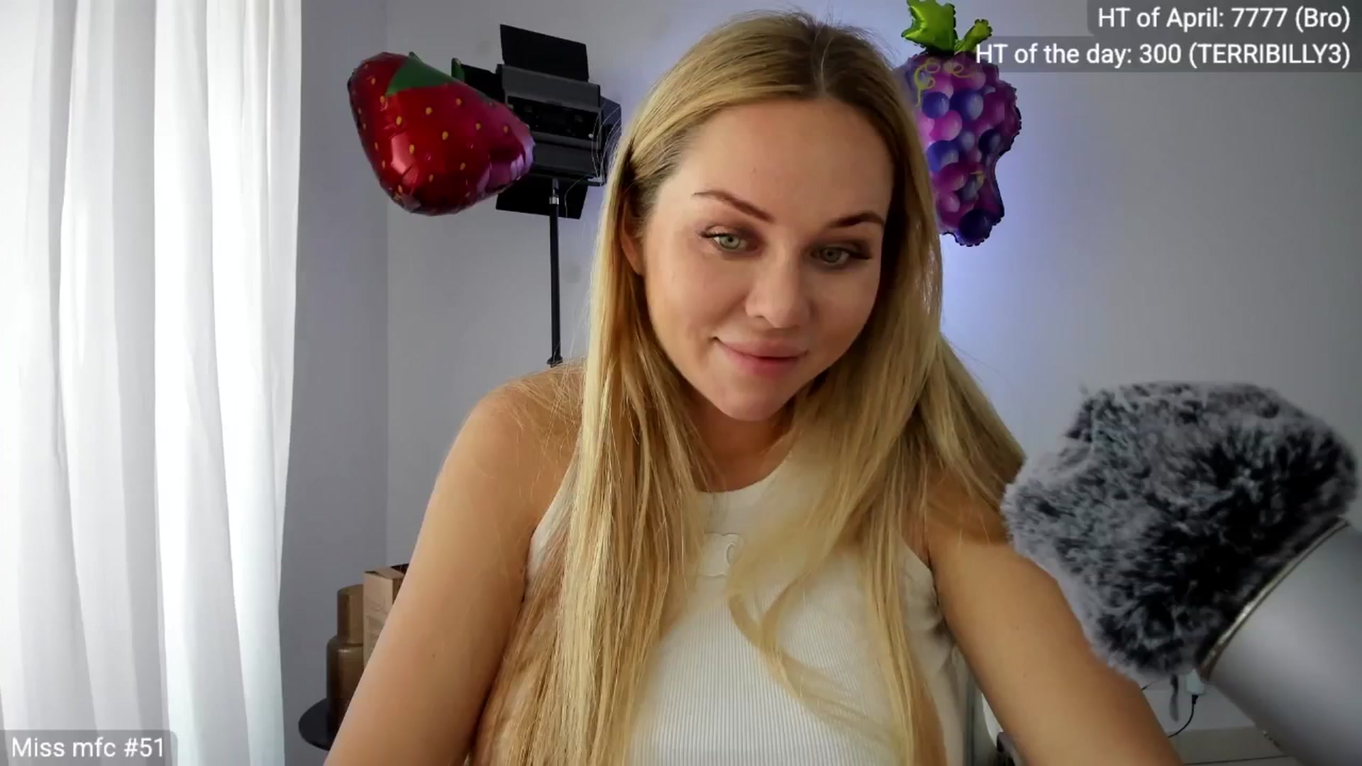 Gallery image thumbnail from Linda_0nline's myfreecams stream on, 04/27/2026, 10:11 image 9 of 20