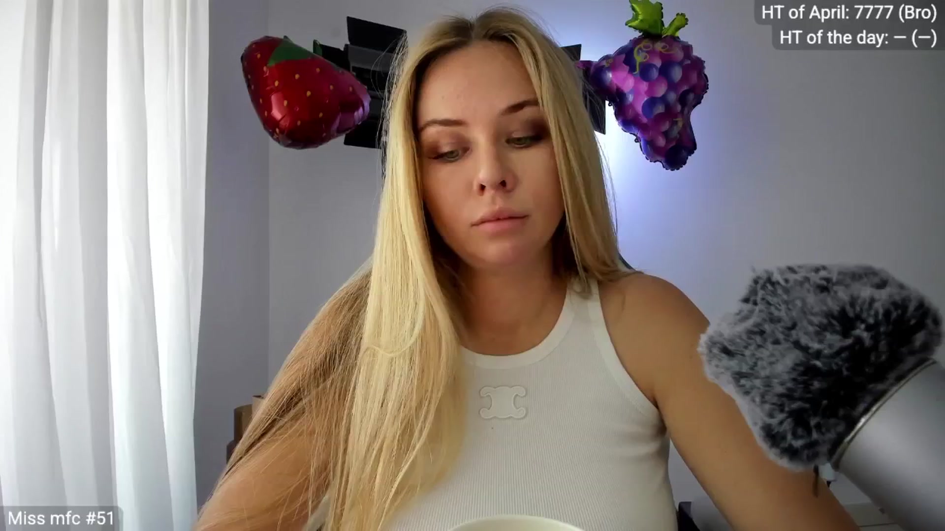 Gallery image thumbnail from Linda_0nline's myfreecams stream on, 04/27/2026, 10:11 image 1 of 20