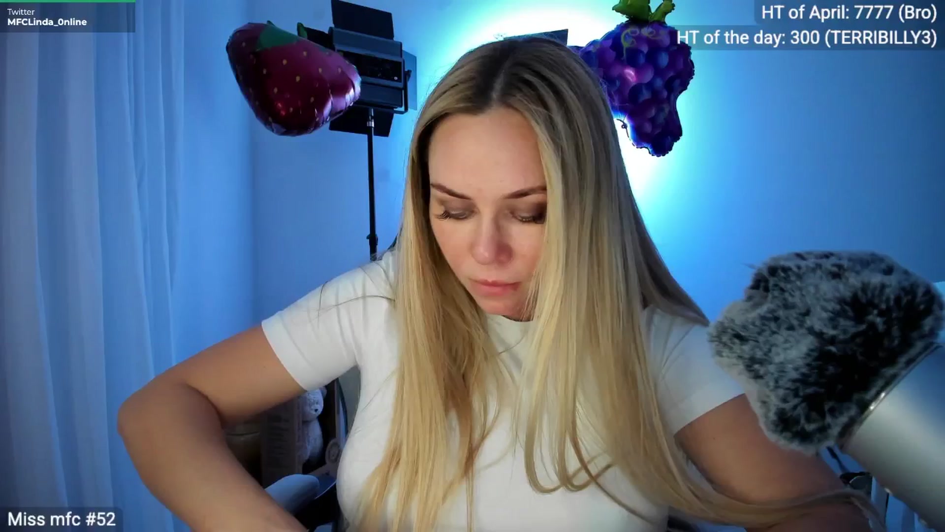Gallery image thumbnail from Linda_0nline's myfreecams stream on, 04/28/2026, 19:35 image 3 of 20
