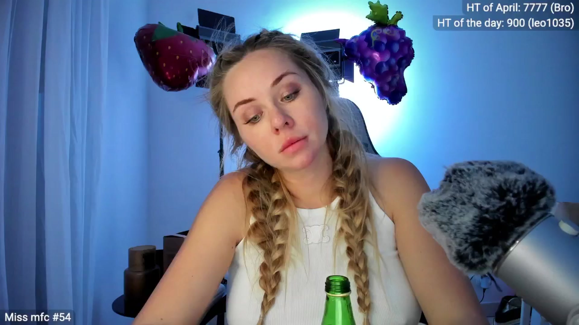 Gallery image thumbnail from Linda_0nline's myfreecams stream on, 04/30/2026, 19:33 image 2 of 20