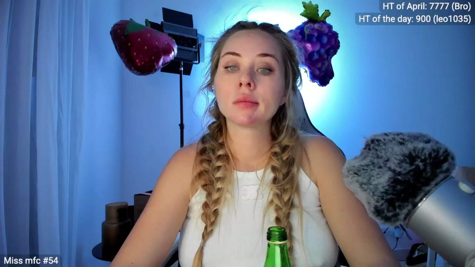 Gallery image thumbnail from Linda_0nline's myfreecams stream on, 04/30/2026, 19:33 image 3 of 20