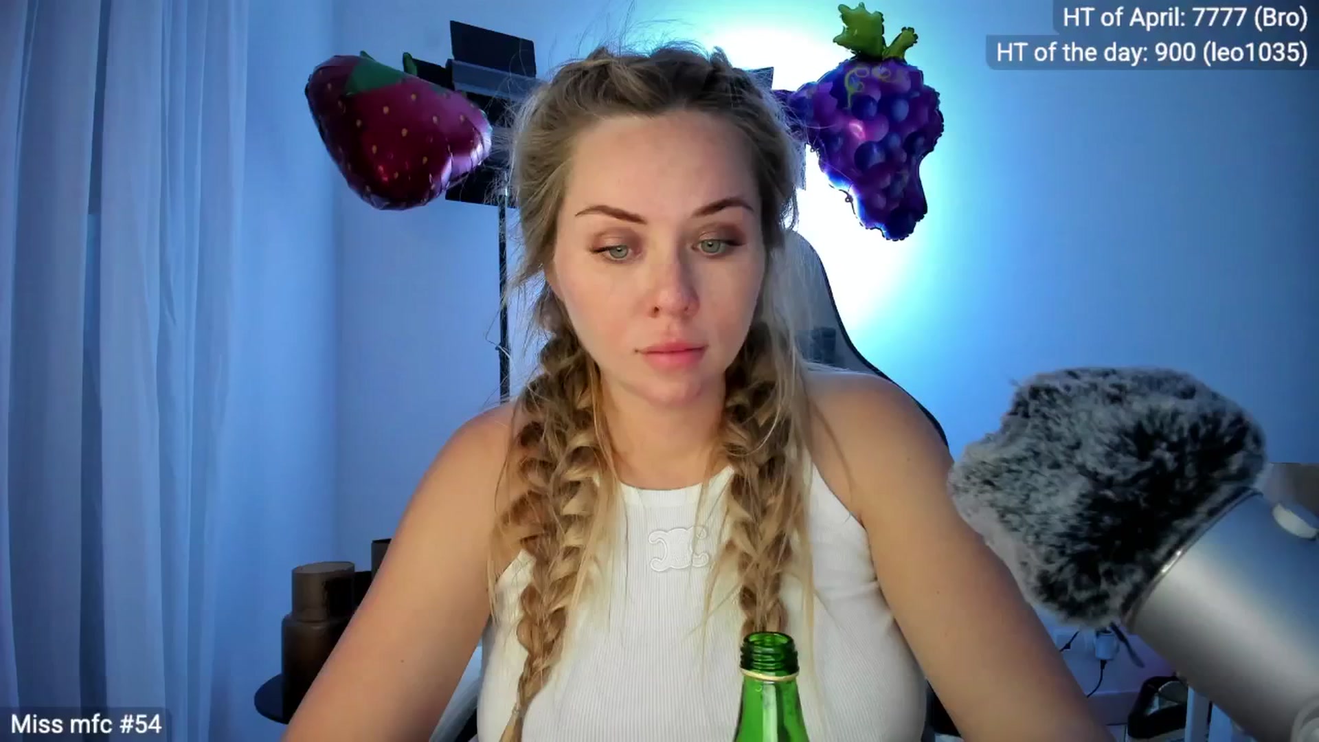 Gallery image thumbnail from Linda_0nline's myfreecams stream on, 04/30/2026, 19:33 image 14 of 20