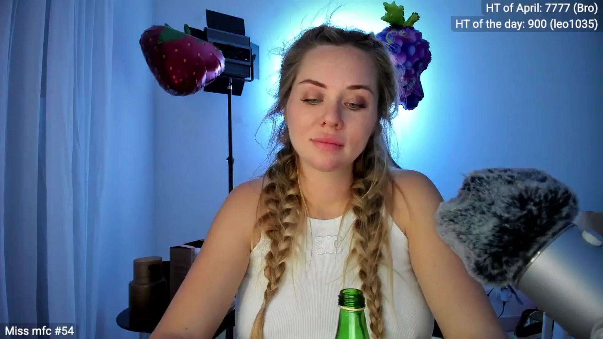 Gallery image thumbnail from Linda_0nline's myfreecams stream on, 04/30/2026, 19:33 image 11 of 20