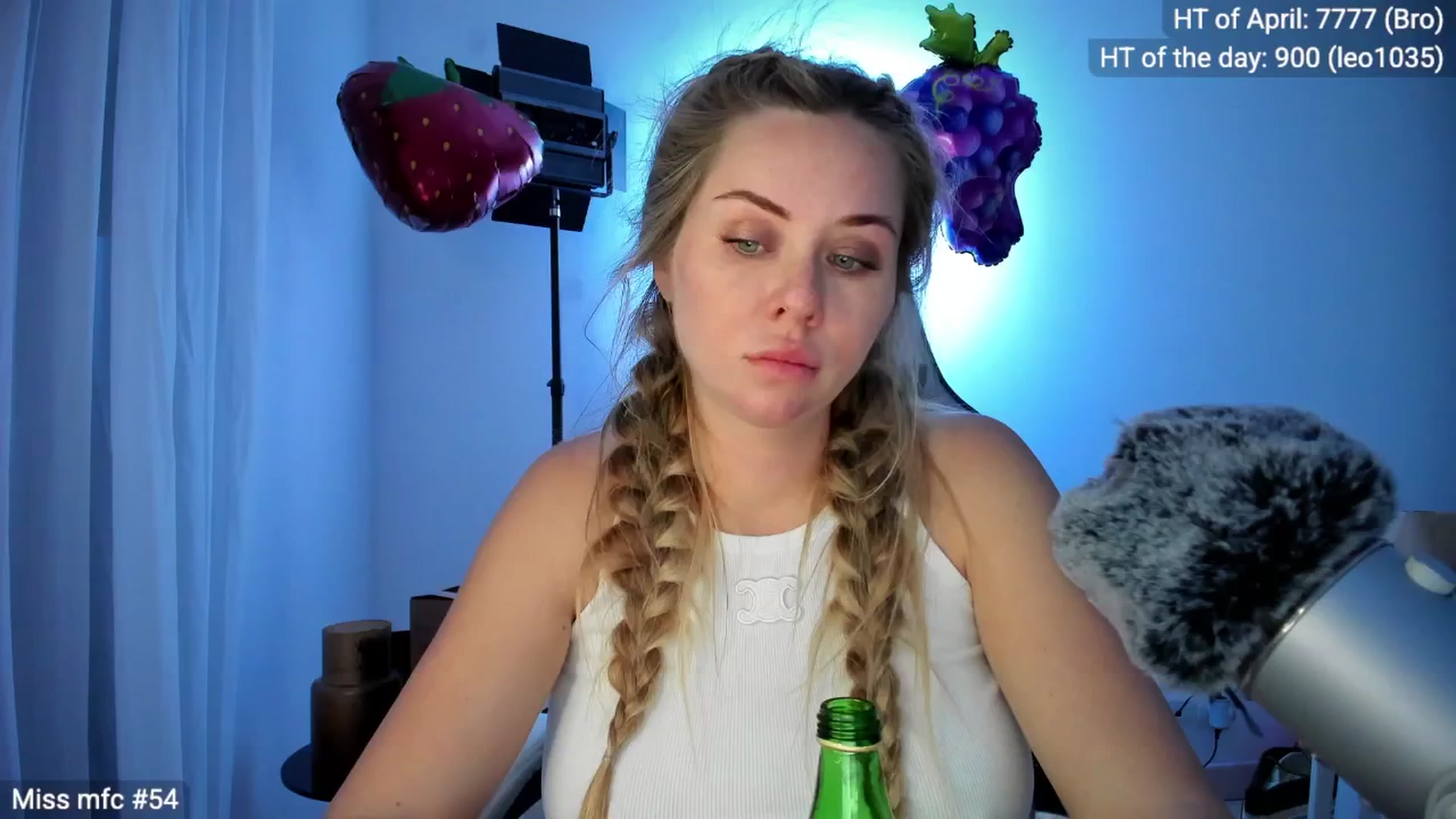 Gallery image thumbnail from Linda_0nline's myfreecams stream on, 04/30/2026, 19:33 image 13 of 20