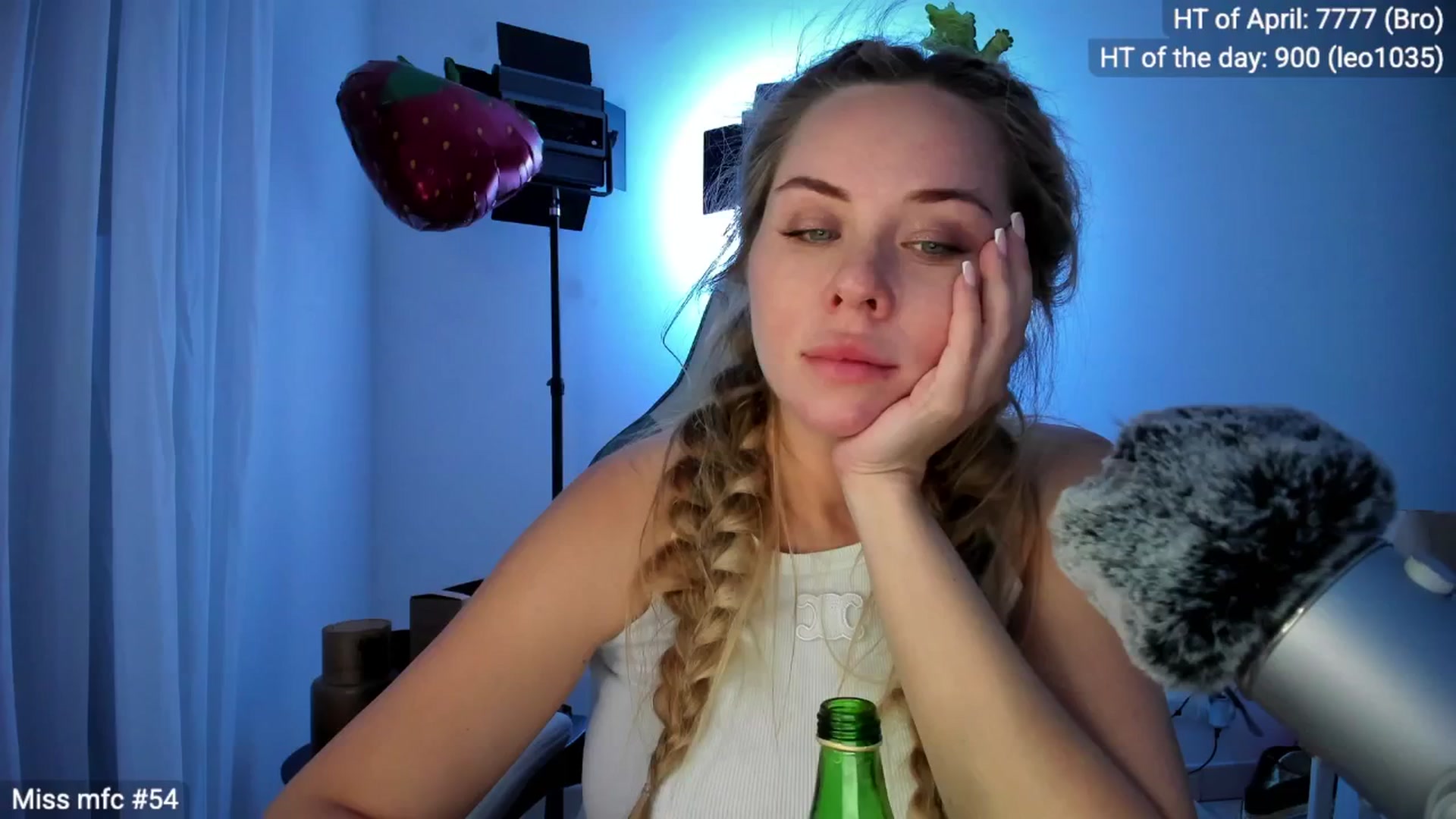 Gallery image thumbnail from Linda_0nline's myfreecams stream on, 04/30/2026, 19:33 image 8 of 20
