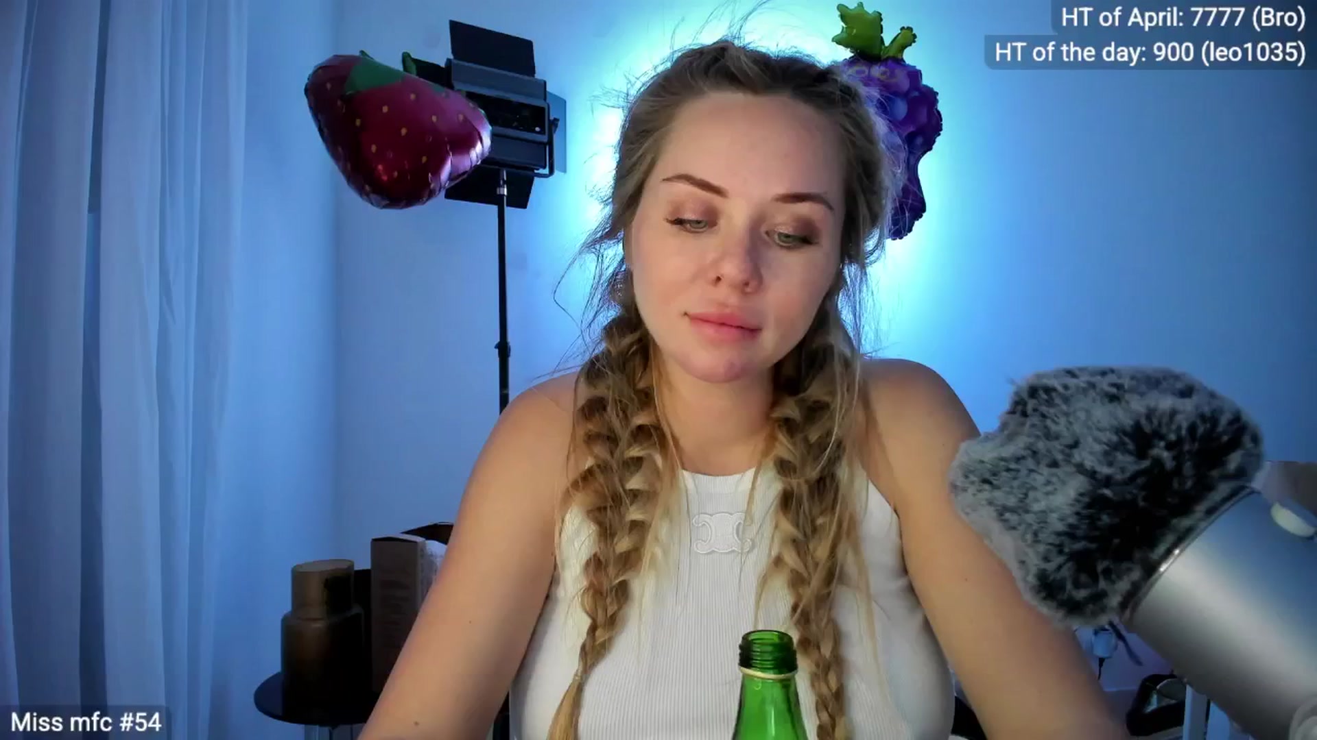 Gallery image thumbnail from Linda_0nline's myfreecams stream on, 04/30/2026, 19:33 image 17 of 20
