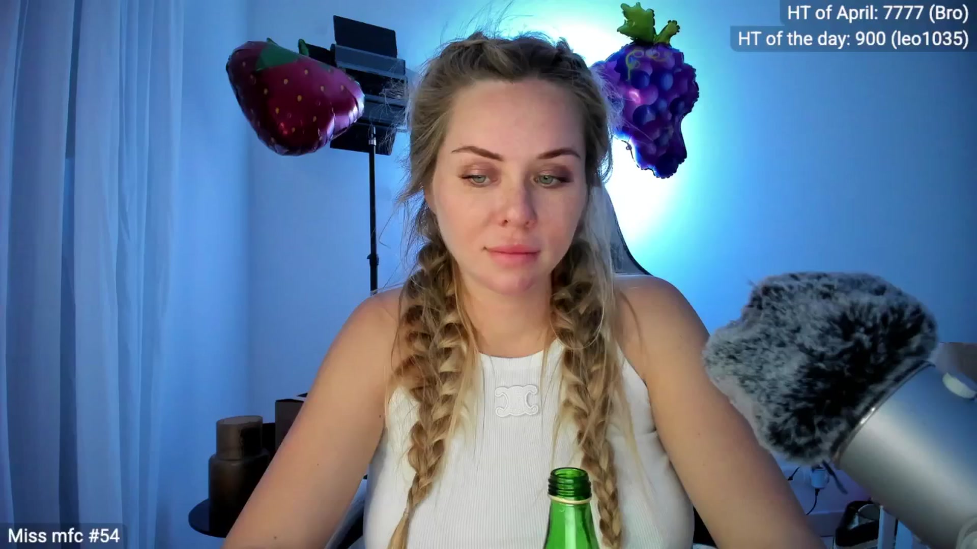 Gallery image thumbnail from Linda_0nline's myfreecams stream on, 04/30/2026, 19:33 image 16 of 20