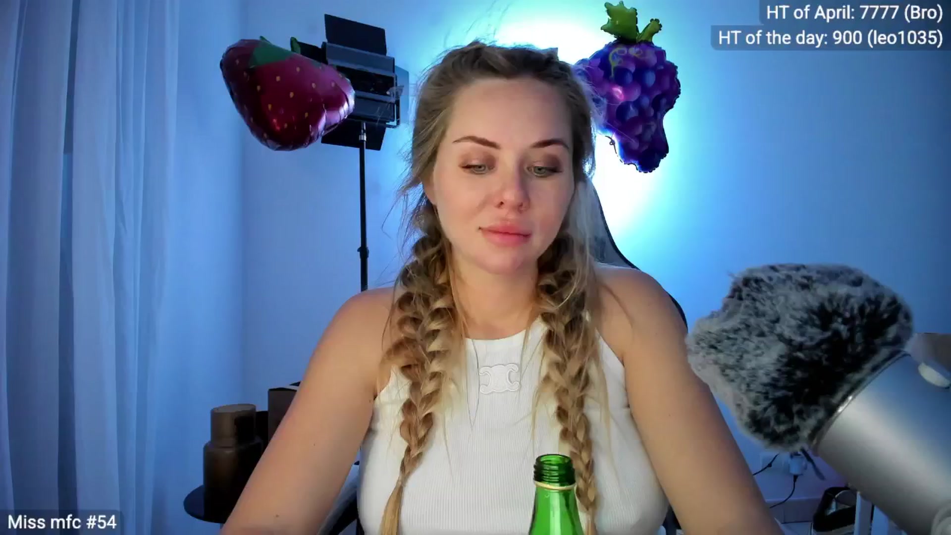 Gallery image thumbnail from Linda_0nline's myfreecams stream on, 04/30/2026, 19:33 image 10 of 20