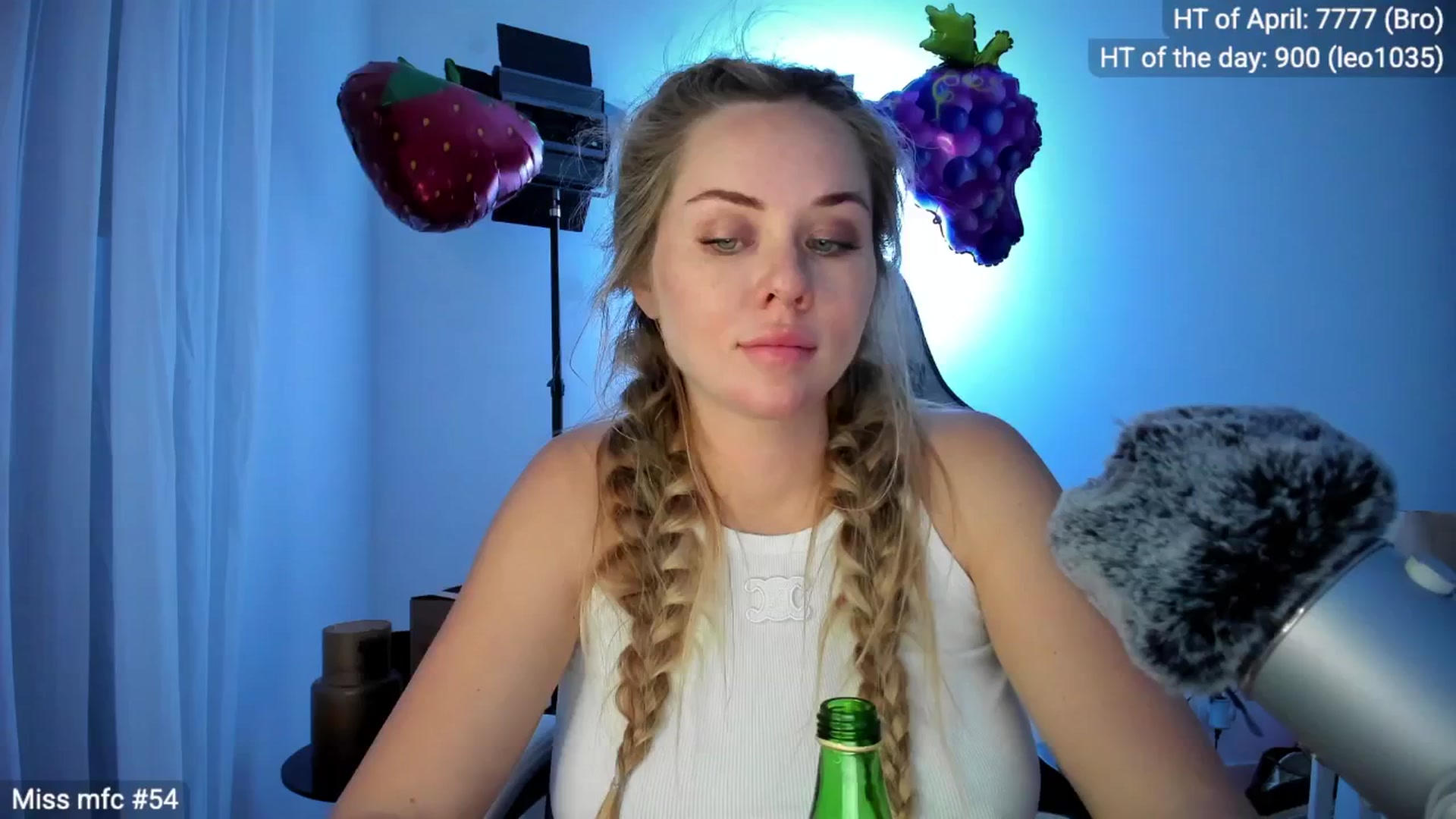 Gallery image thumbnail from Linda_0nline's myfreecams stream on, 04/30/2026, 19:33 image 18 of 20