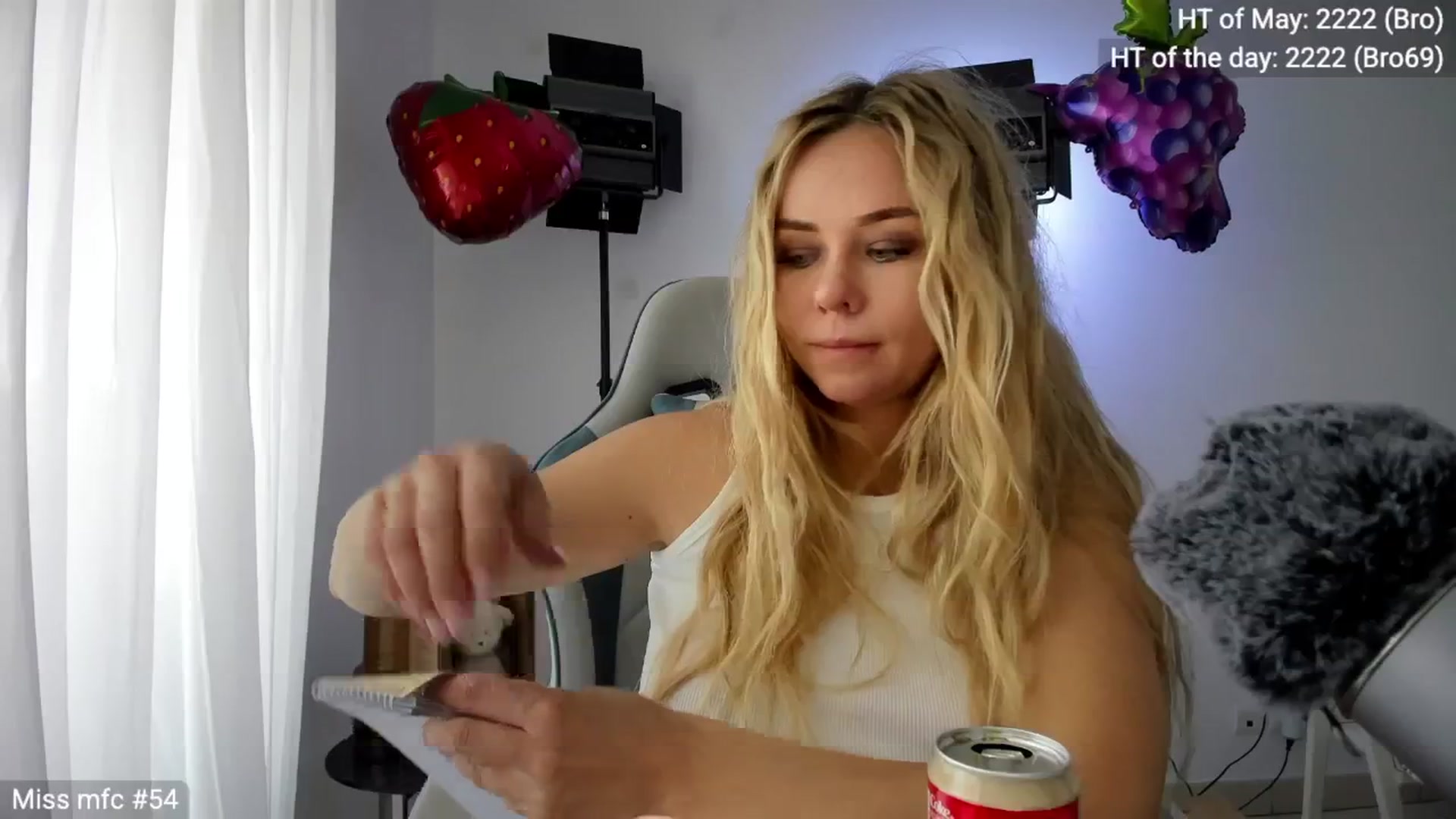 Gallery image thumbnail from Linda_0nline's myfreecams stream on, 05/01/2026, 10:42 image 6 of 20