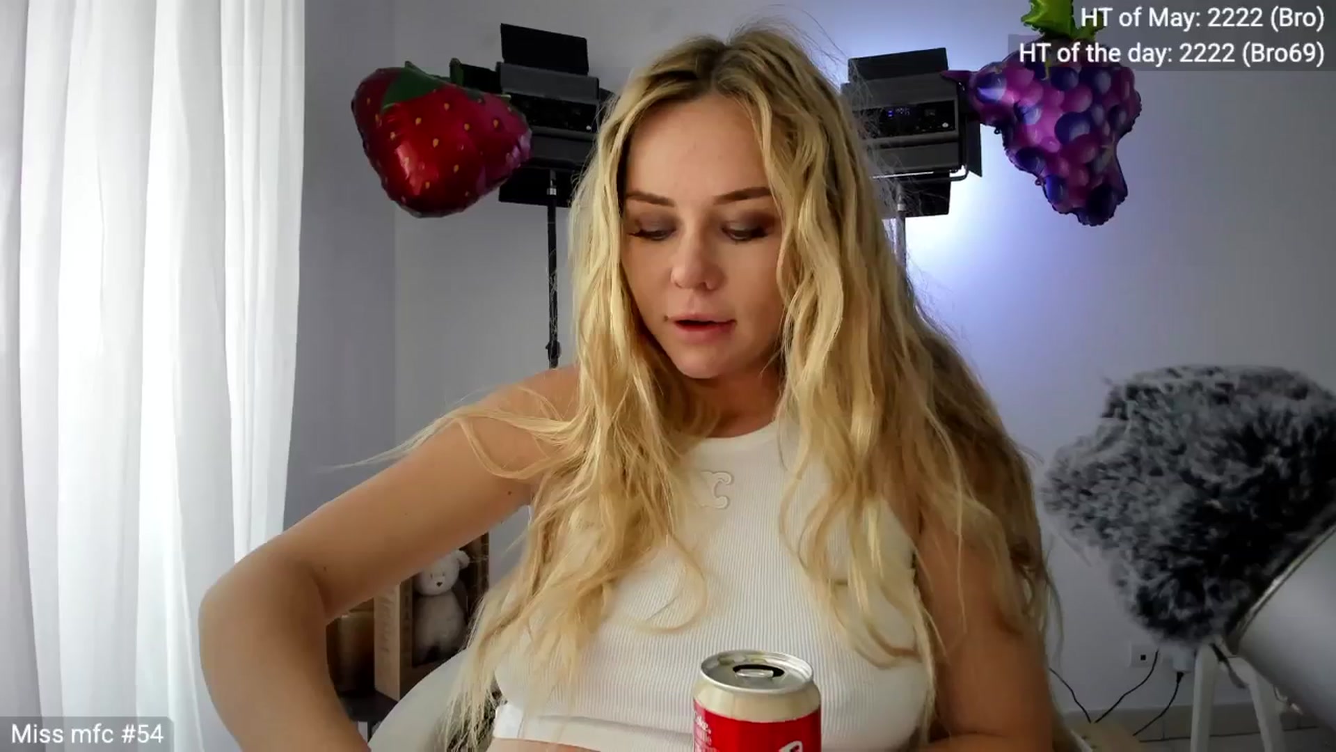 Gallery image thumbnail from Linda_0nline's myfreecams stream on, 05/01/2026, 10:42 image 5 of 20