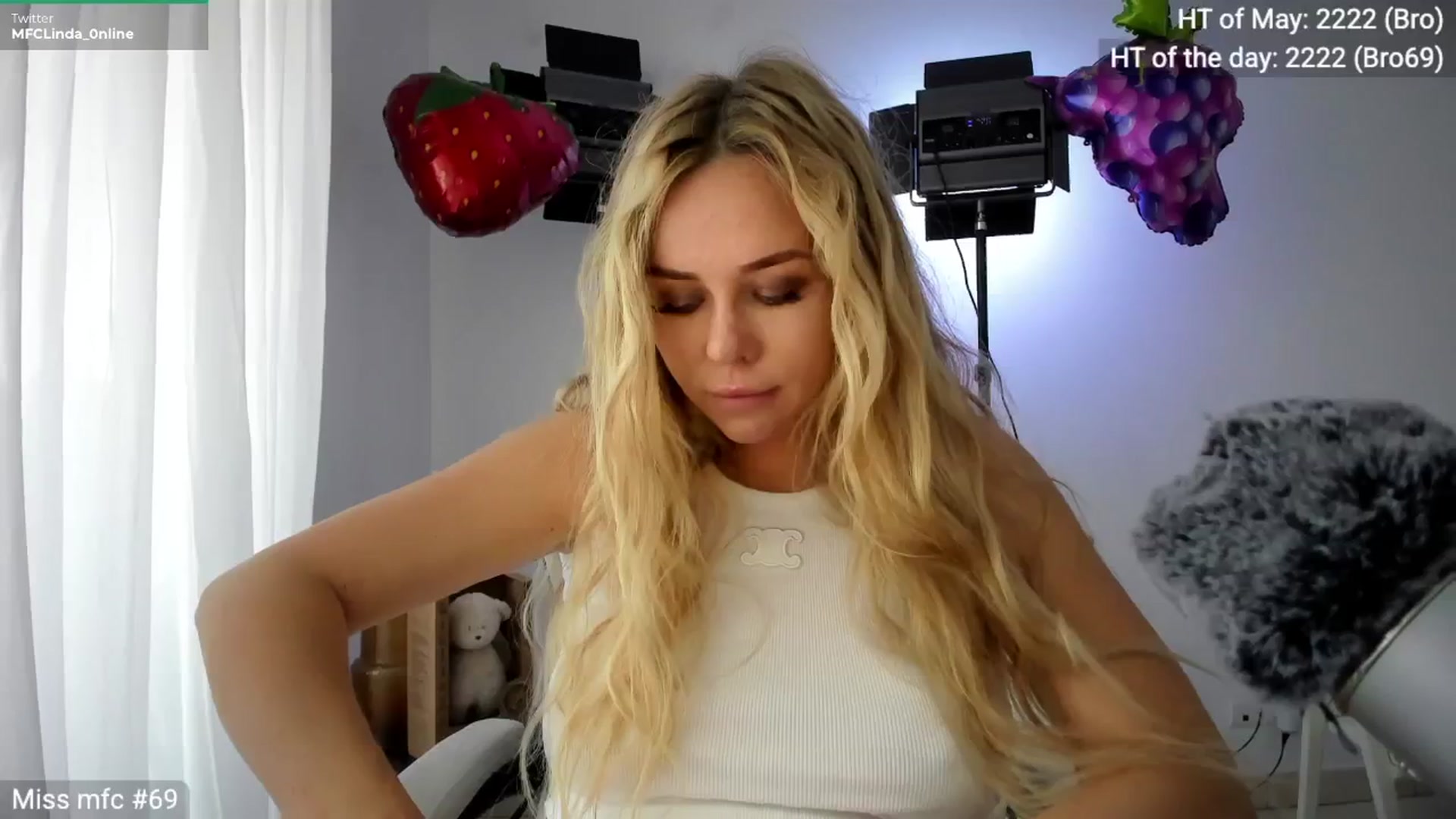 Gallery image thumbnail from Linda_0nline's myfreecams stream on, 05/01/2026, 10:42 image 3 of 20