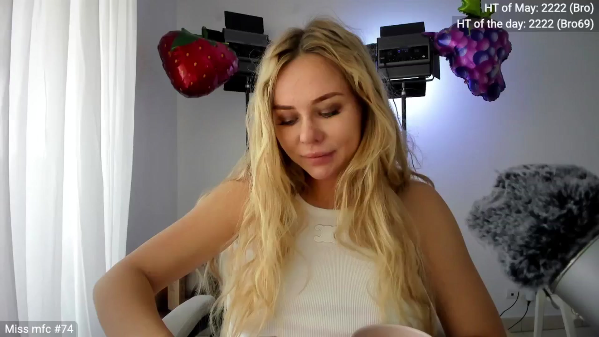 Gallery image thumbnail from Linda_0nline's myfreecams stream on, 05/01/2026, 10:42 image 2 of 20