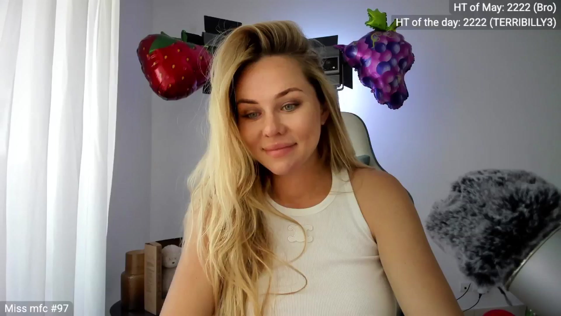 Gallery image thumbnail from Linda_0nline's myfreecams stream on, 05/02/2026, 10:03 image 15 of 20