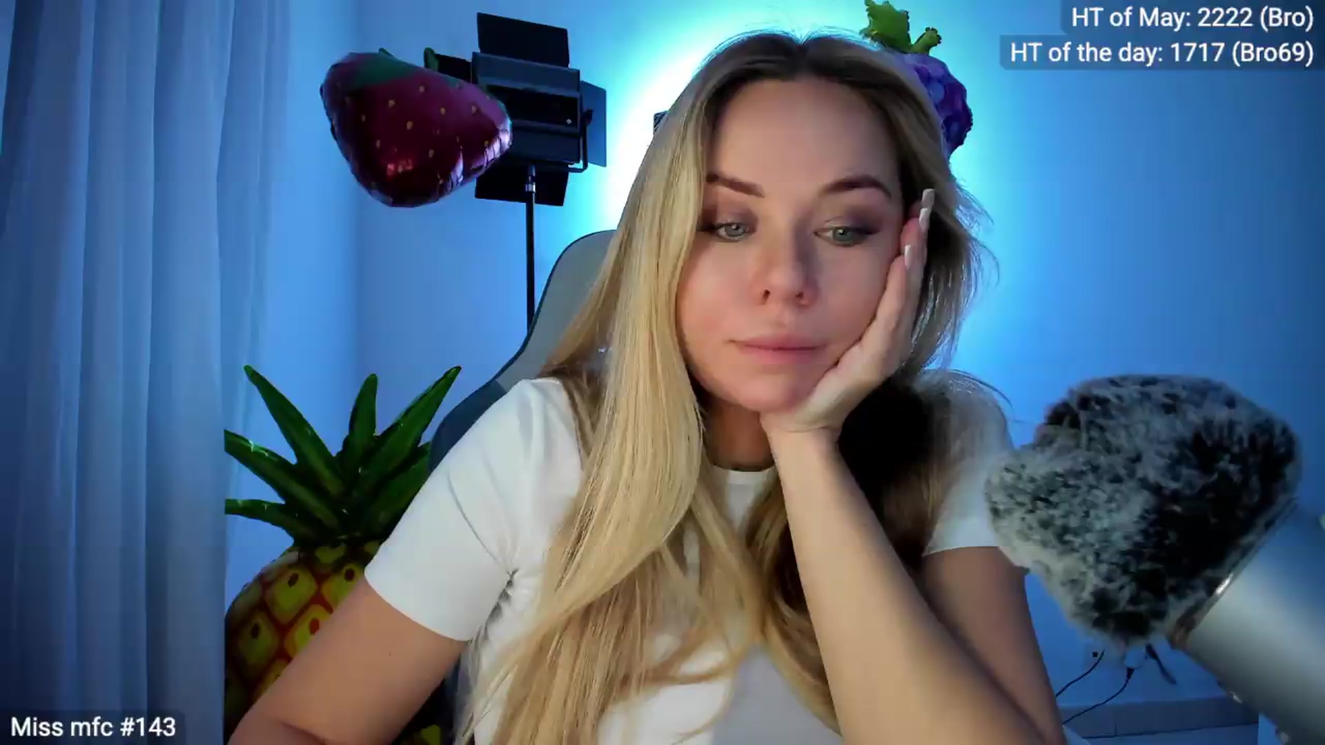 Gallery image thumbnail from Linda_0nline's myfreecams stream on, 05/05/2026, 19:06 image 7 of 20
