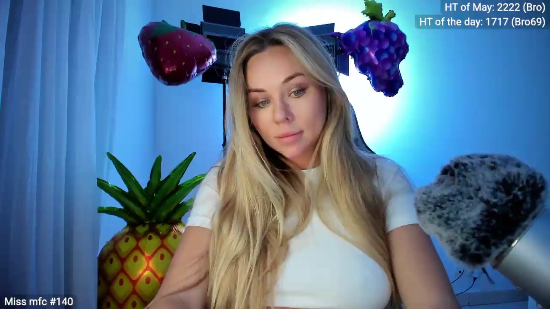 Gallery image thumbnail from Linda_0nline's myfreecams stream on, 05/05/2026, 19:06 image 19 of 20