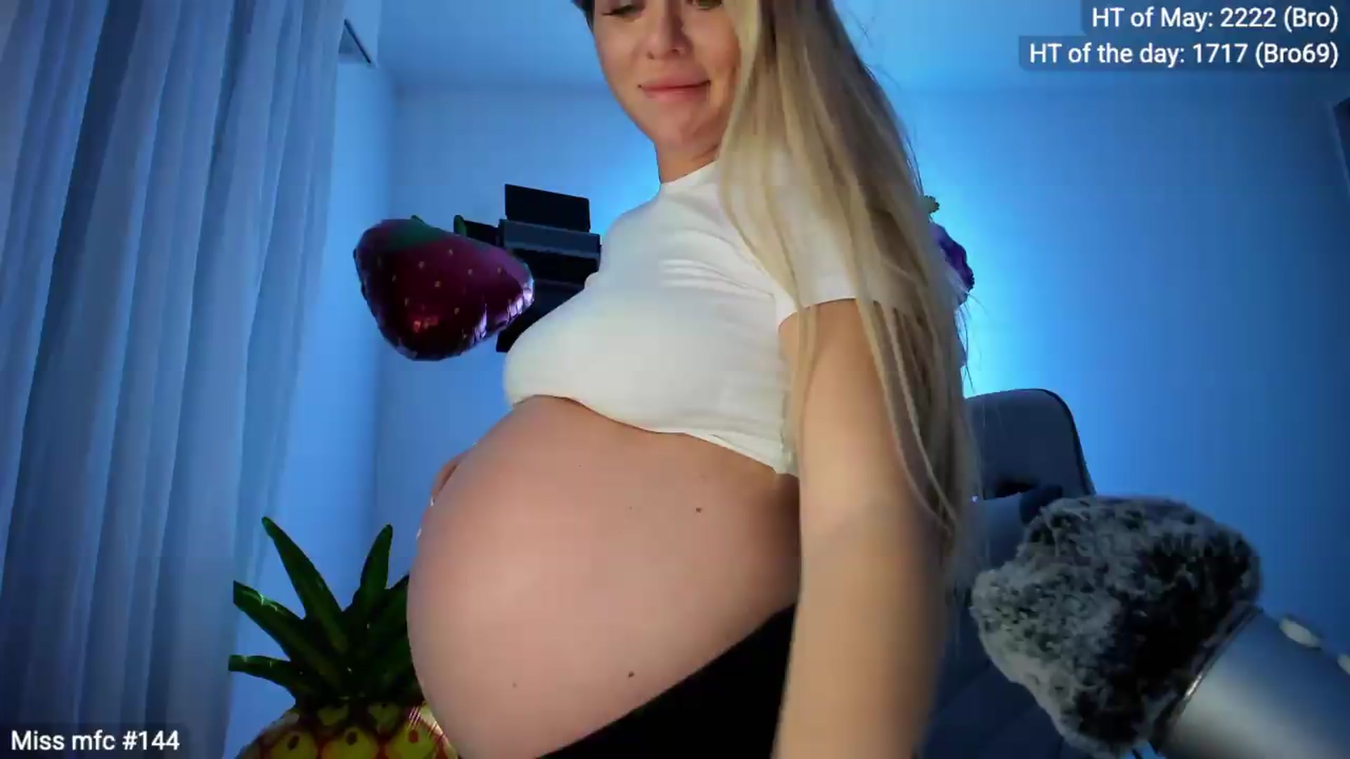 Gallery image thumbnail from Linda_0nline's myfreecams stream on, 05/05/2026, 19:06 image 13 of 20