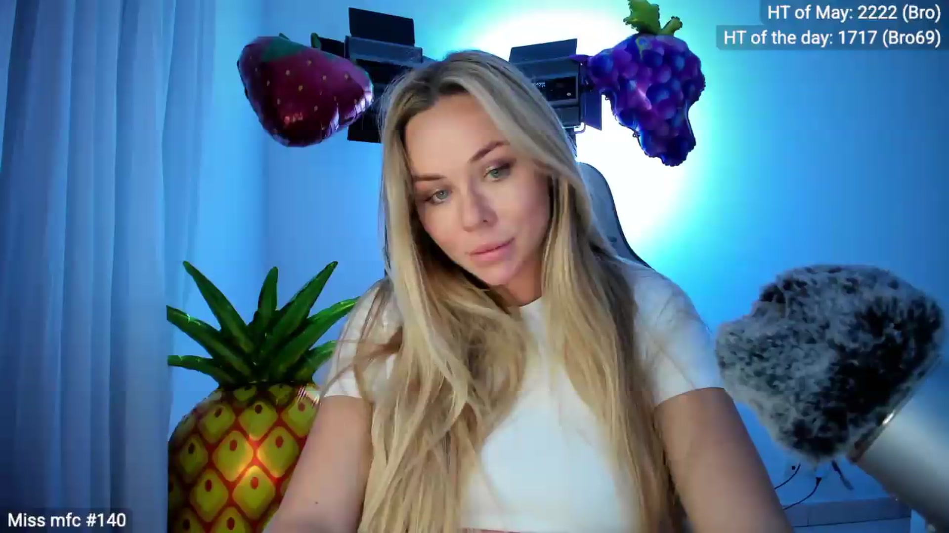 Gallery image thumbnail from Linda_0nline's myfreecams stream on, 05/05/2026, 19:06 image 18 of 20