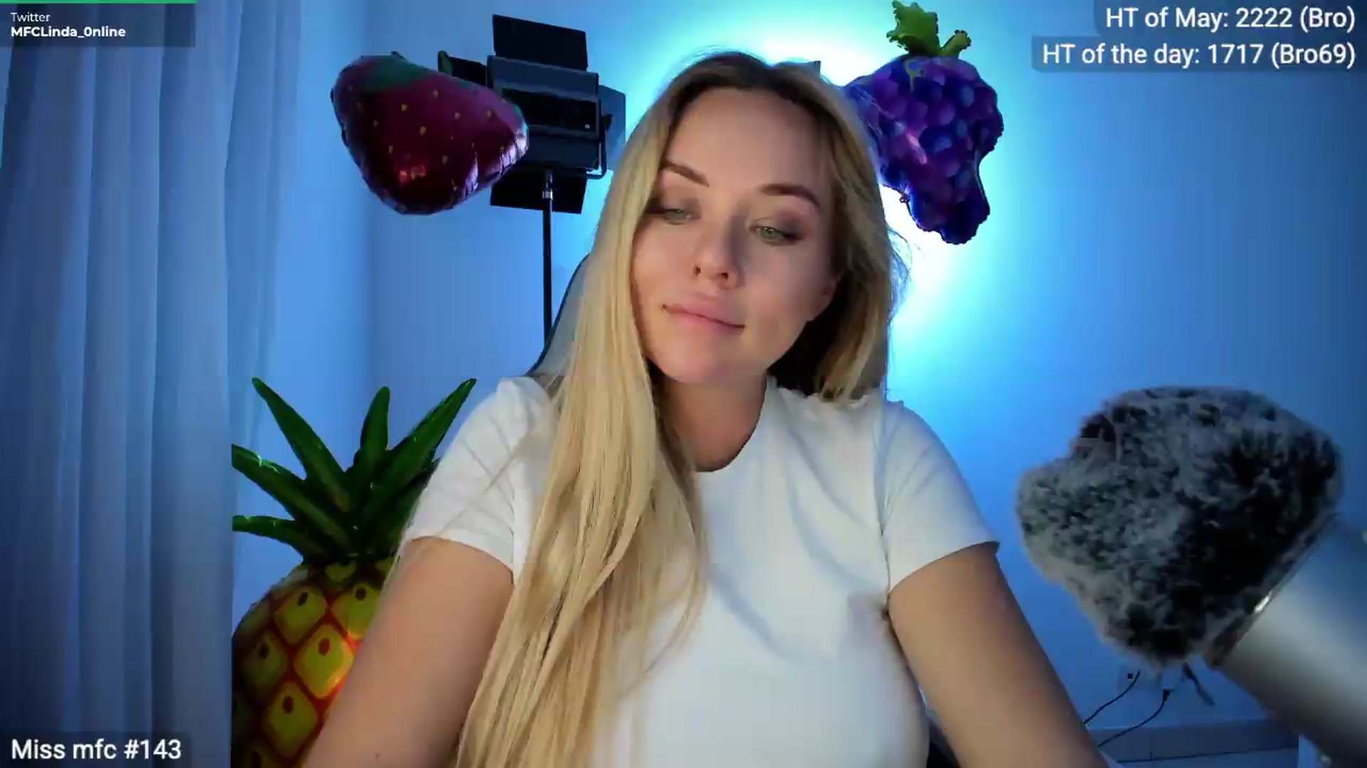 Gallery image thumbnail from Linda_0nline's myfreecams stream on, 05/05/2026, 19:06 image 9 of 20