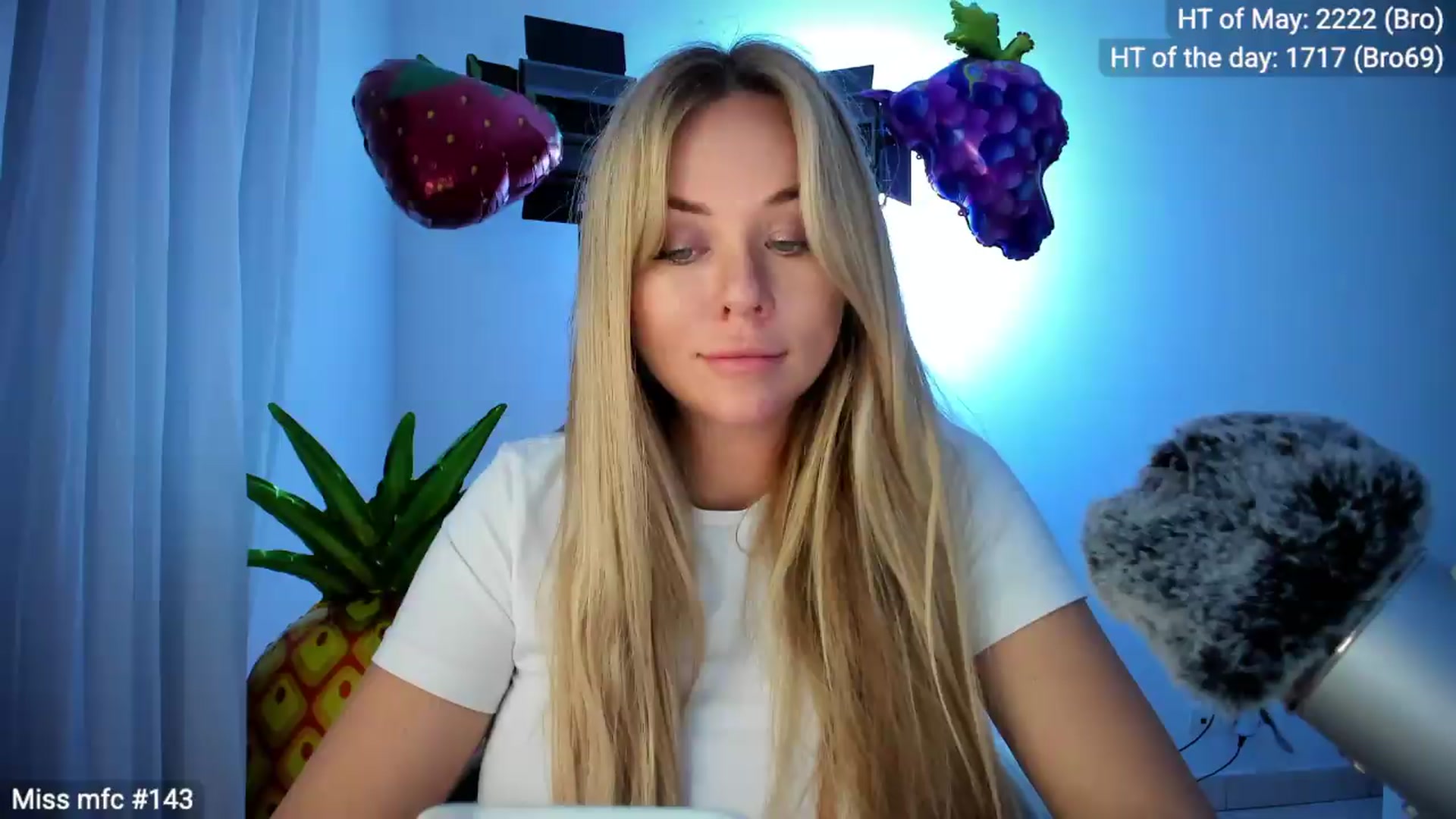 Gallery image thumbnail from Linda_0nline's myfreecams stream on, 05/05/2026, 19:06 image 1 of 20