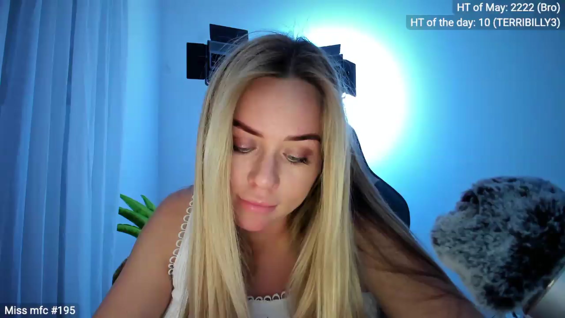Gallery image thumbnail from Linda_0nline's myfreecams stream on, 05/08/2026, 18:59 image 13 of 20