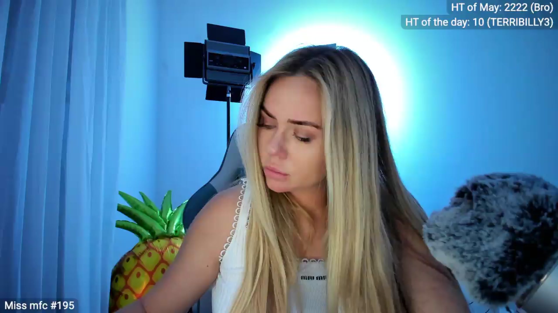 Gallery image thumbnail from Linda_0nline's myfreecams stream on, 05/08/2026, 18:59 image 19 of 20