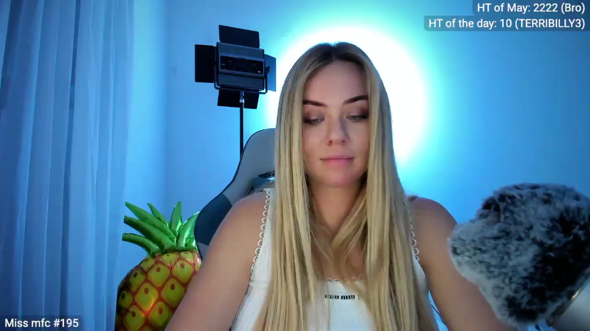 Gallery image thumbnail from Linda_0nline's myfreecams stream on, 05/08/2026, 18:59 image 2 of 20