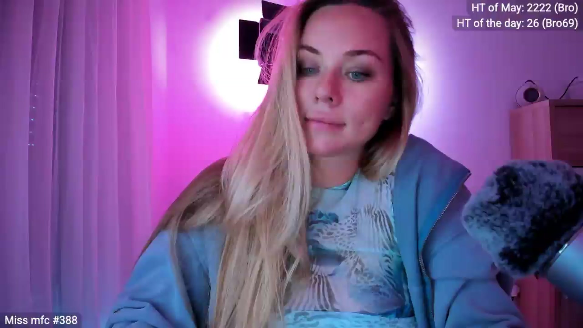 Gallery image thumbnail from Linda_0nline's myfreecams stream on, 05/25/2026, 18:42 image 4 of 20