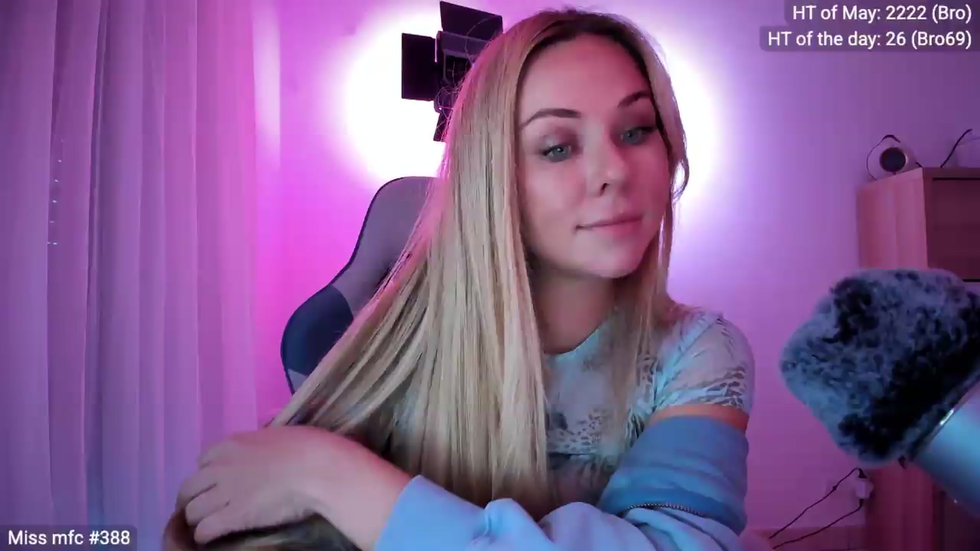 Gallery image thumbnail from Linda_0nline's myfreecams stream on, 05/25/2026, 18:42 image 9 of 20