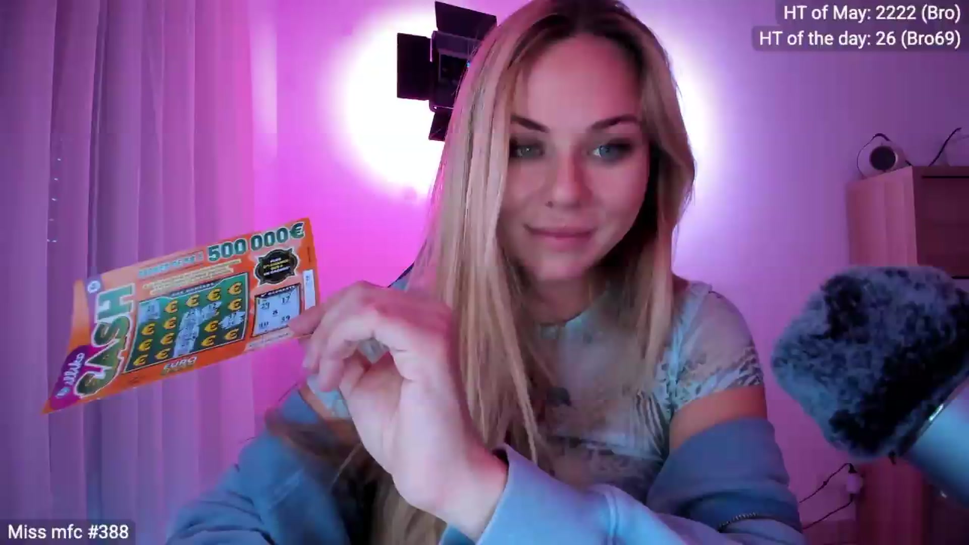Gallery image thumbnail from Linda_0nline's myfreecams stream on, 05/25/2026, 18:42 image 7 of 20