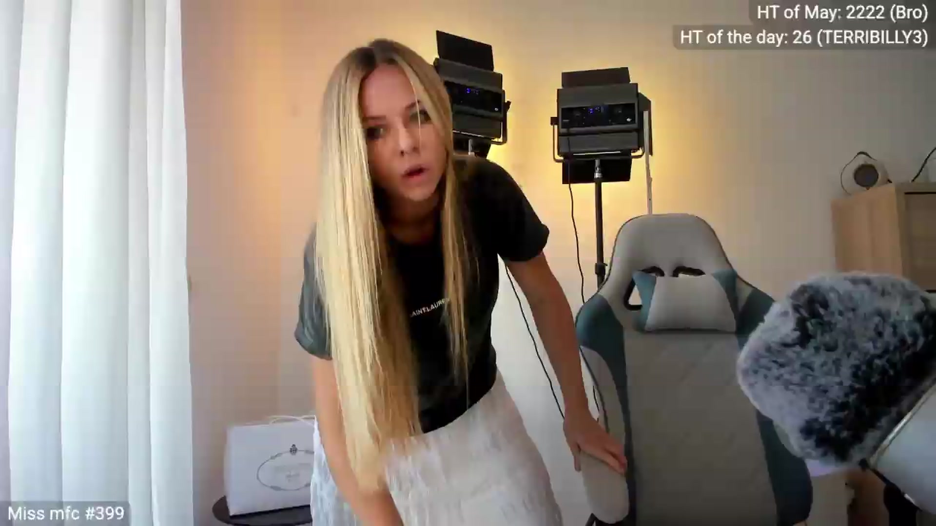 Gallery image thumbnail from Linda_0nline's myfreecams stream on, 05/26/2026, 10:10 image 1 of 20
