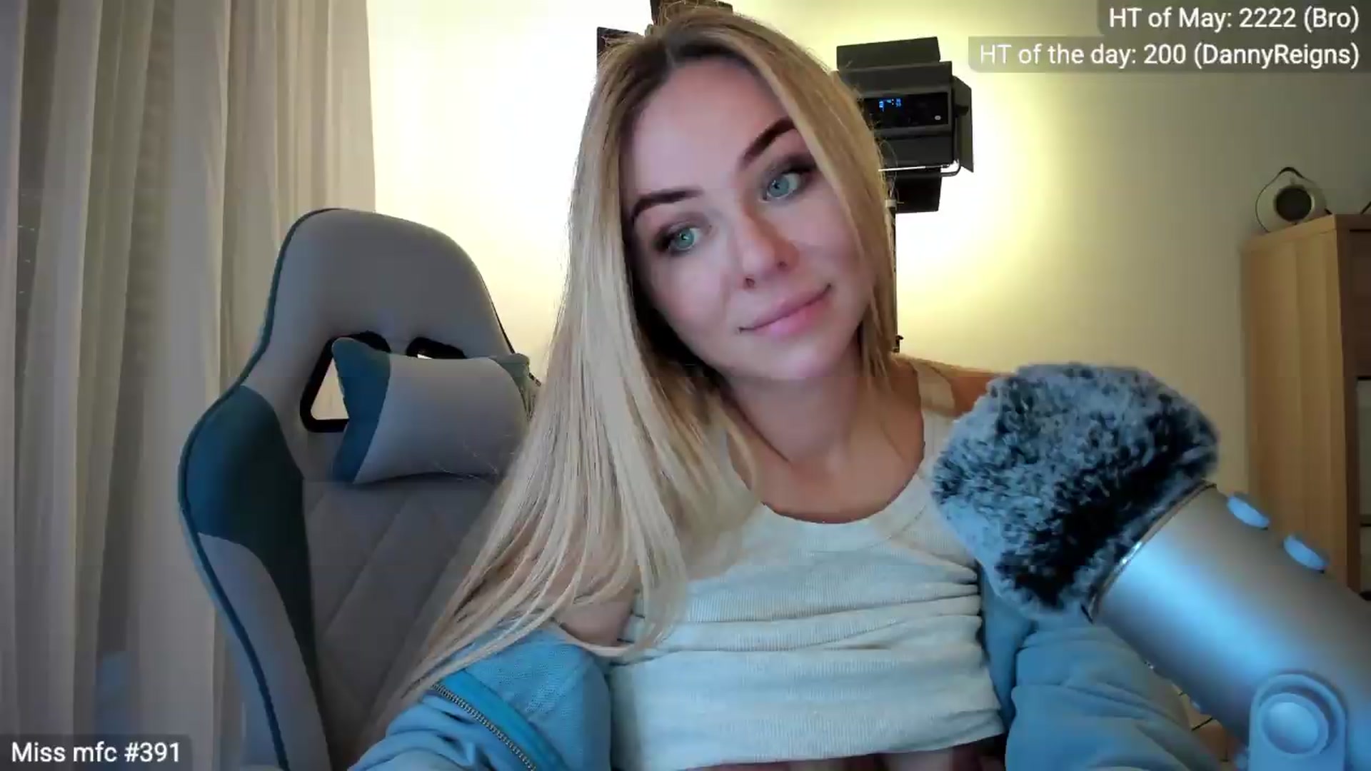 Gallery image thumbnail from Linda_0nline's myfreecams stream on, 05/26/2026, 19:35 image 10 of 20